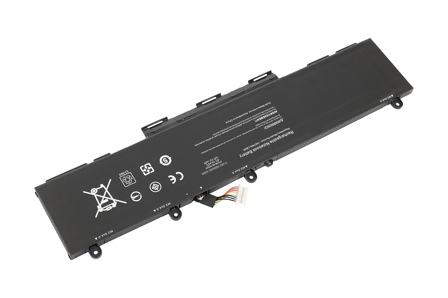 Schwarzer Laptop-Akku mit Stecker, auf weißem Hintergrund. Enthält Warnungen und Symbole.