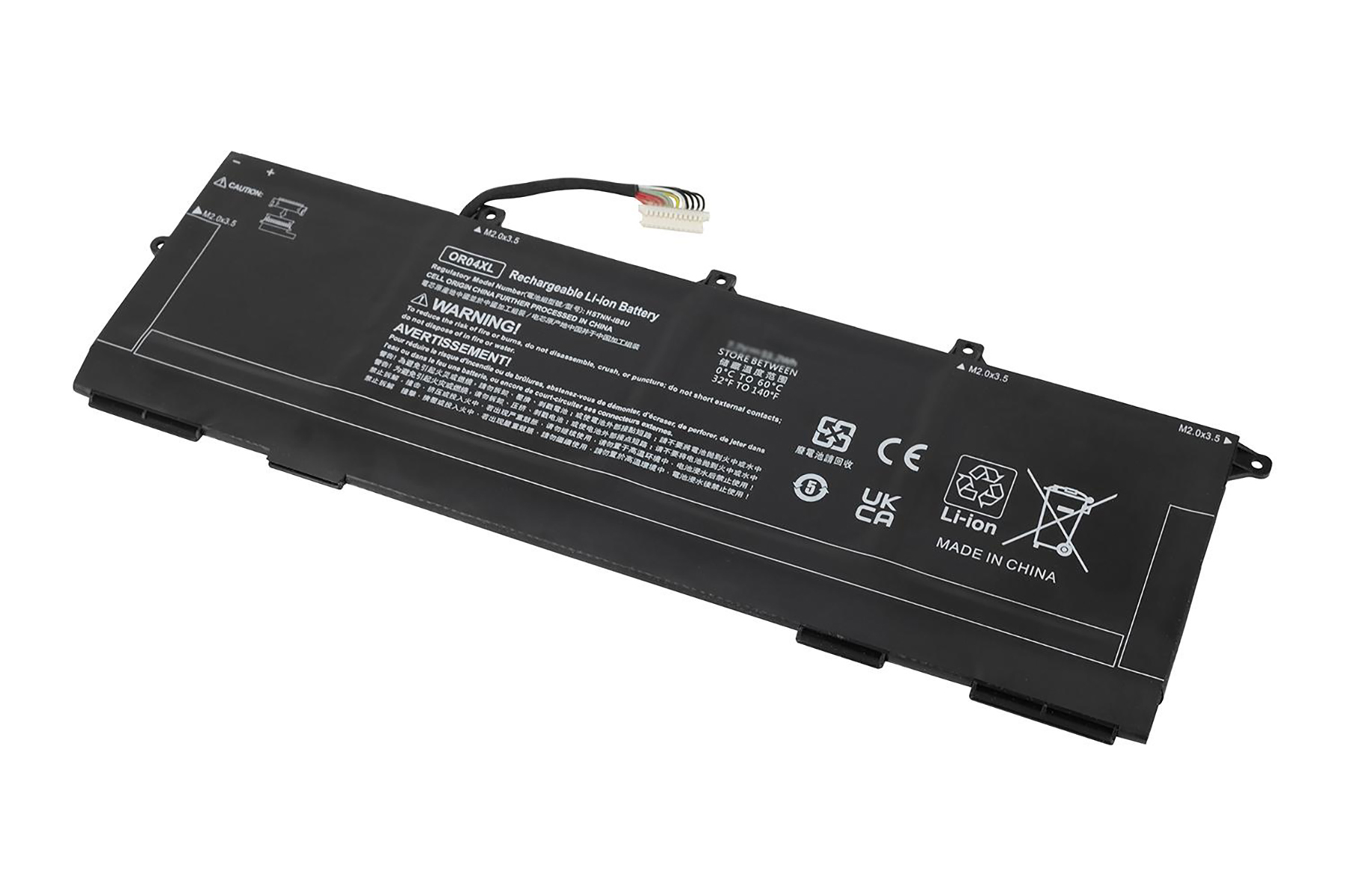 Ein schwarzer Laptop-Akku mit Warnhinweisen und einem weißen Anschlusskabel. Die Batterie liegt auf einer weißen Oberfläche.