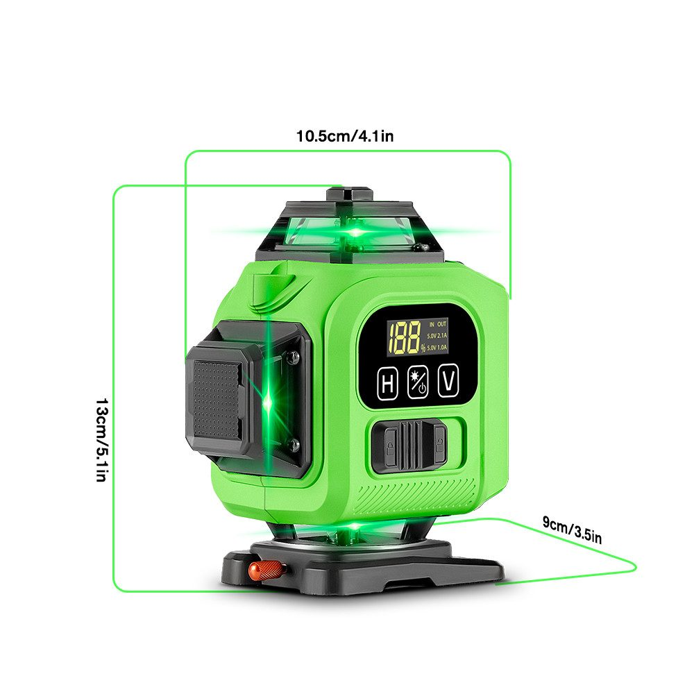 Grüner Laser-Nivellierer mit Abmessungen: 13 cm hoch, 10,5 cm breit und 9 cm tief. Das Gerät hat ein digitales Display.