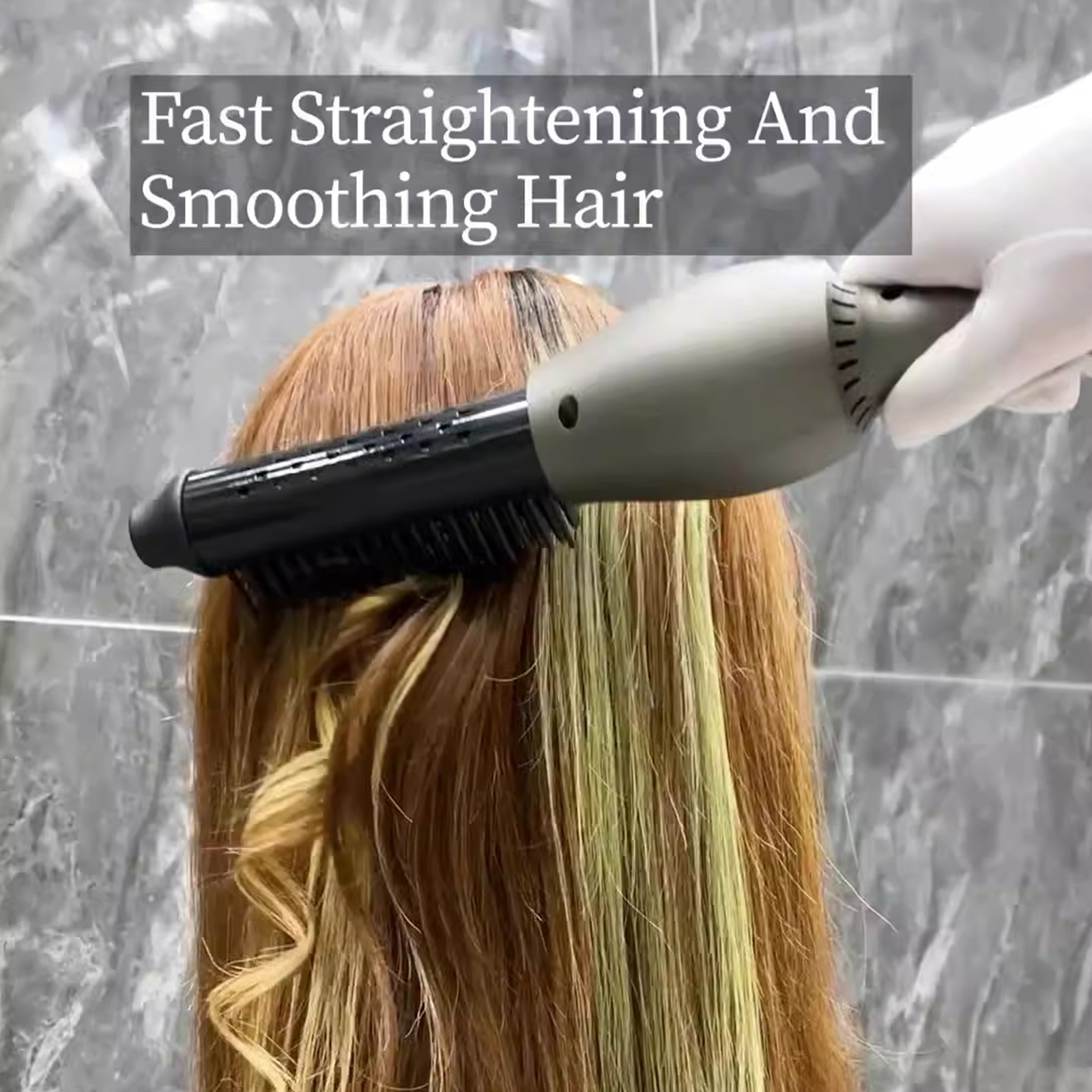 Hand hält Haarstyling-Werkzeug, das das Haar einer Schaufenquinpuppe glättet.