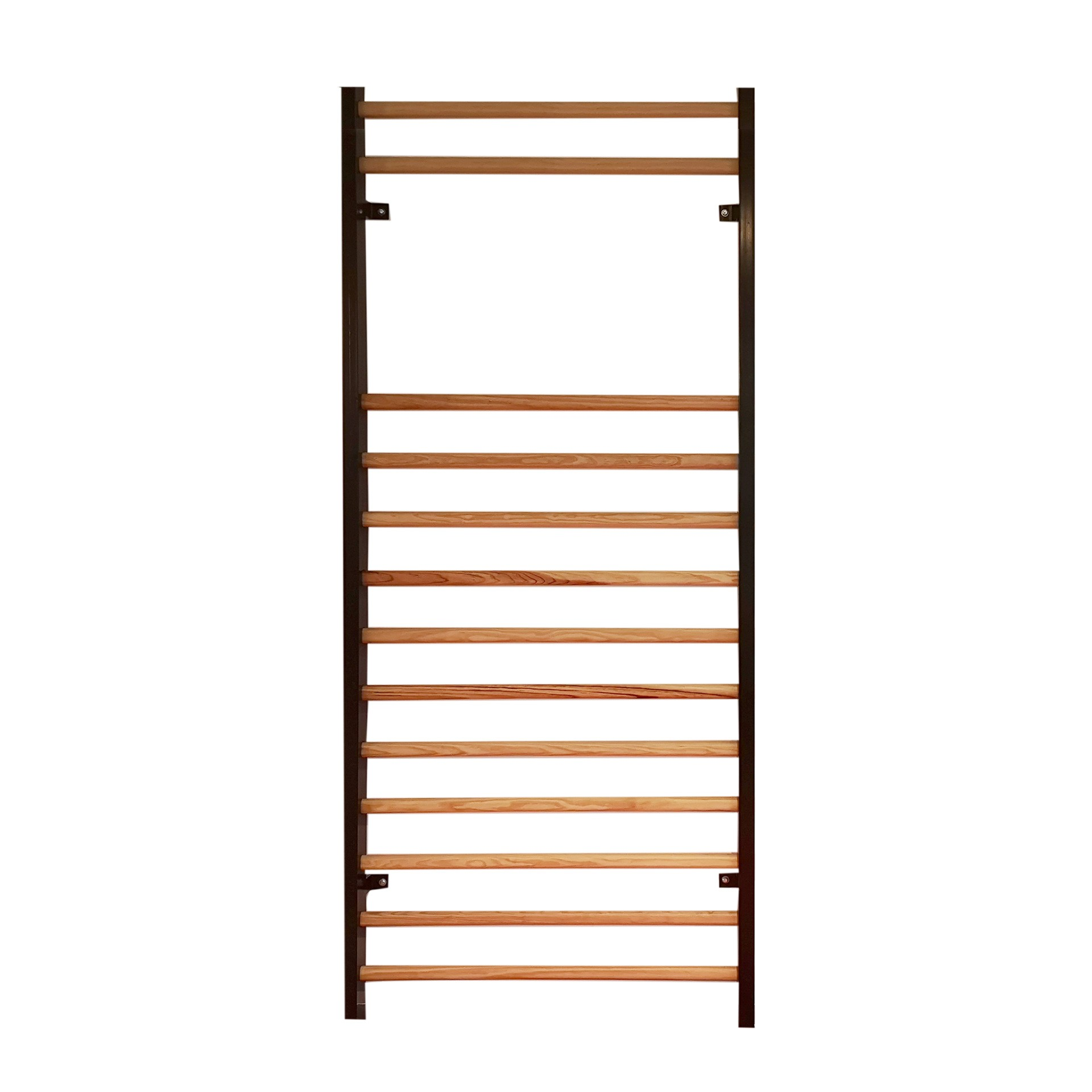Sbarre a muro in legno per esercizi. Pioli orizzontali e telaio verticale in legno marrone.