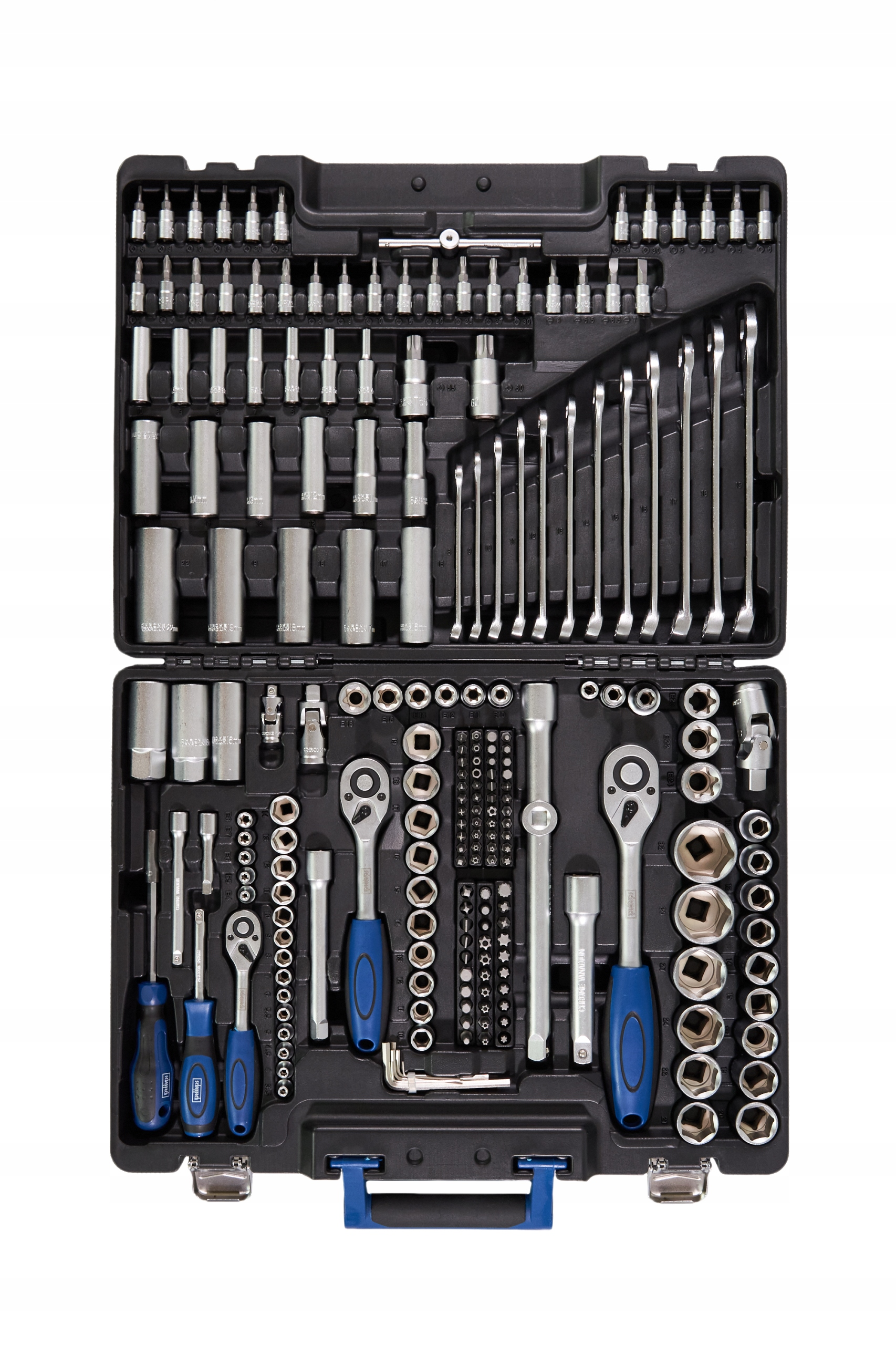 Otwarta walizka narzędziowa z różnymi narzędziami, w tym nasadkami, kluczami i śrubokrętami.