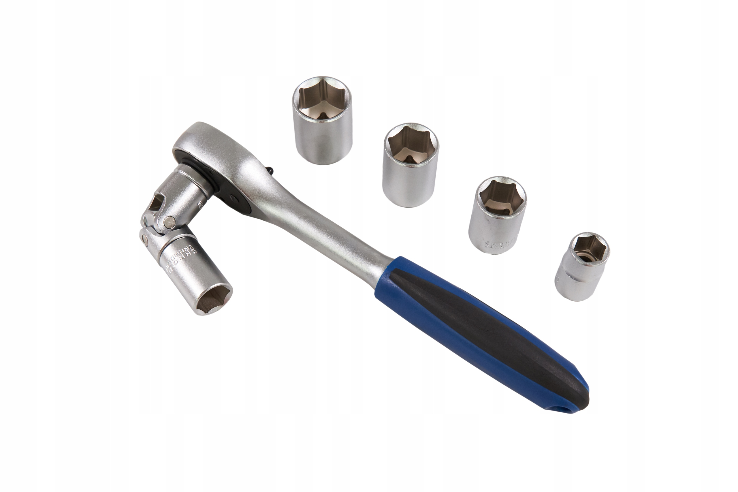 Klucz z grzechotką z nasadkami. Srebrny i niebieski uchwyt. Nasadki są srebrne.