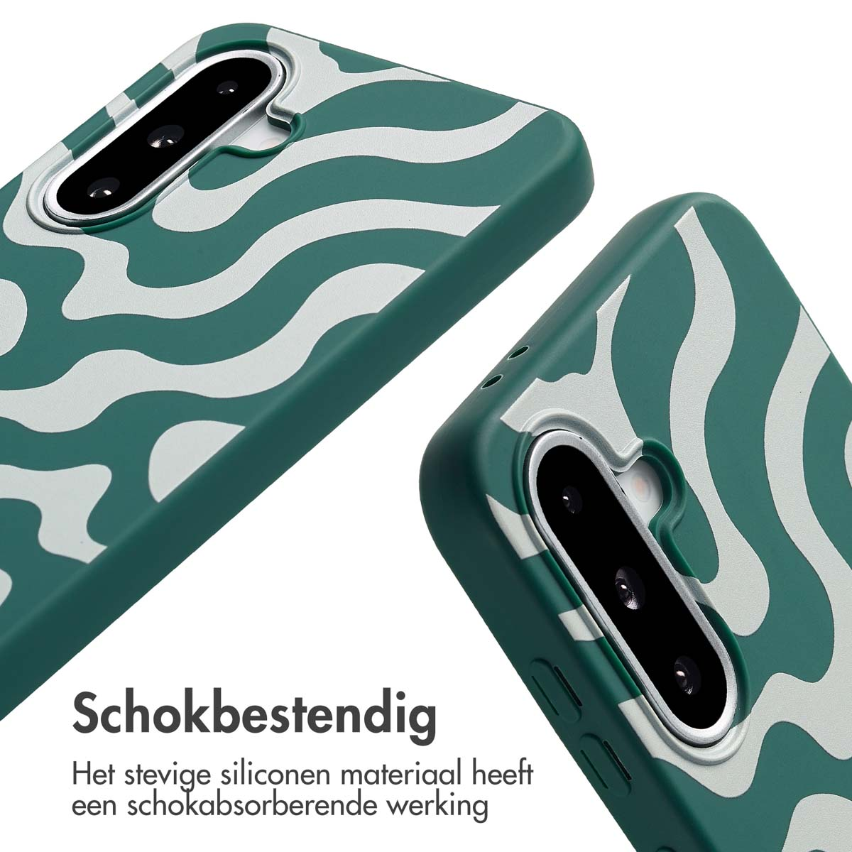 Twee telefoonhoesjes met een groen golfpatroon. Eén ligt, en één staat op een wit oppervlak.