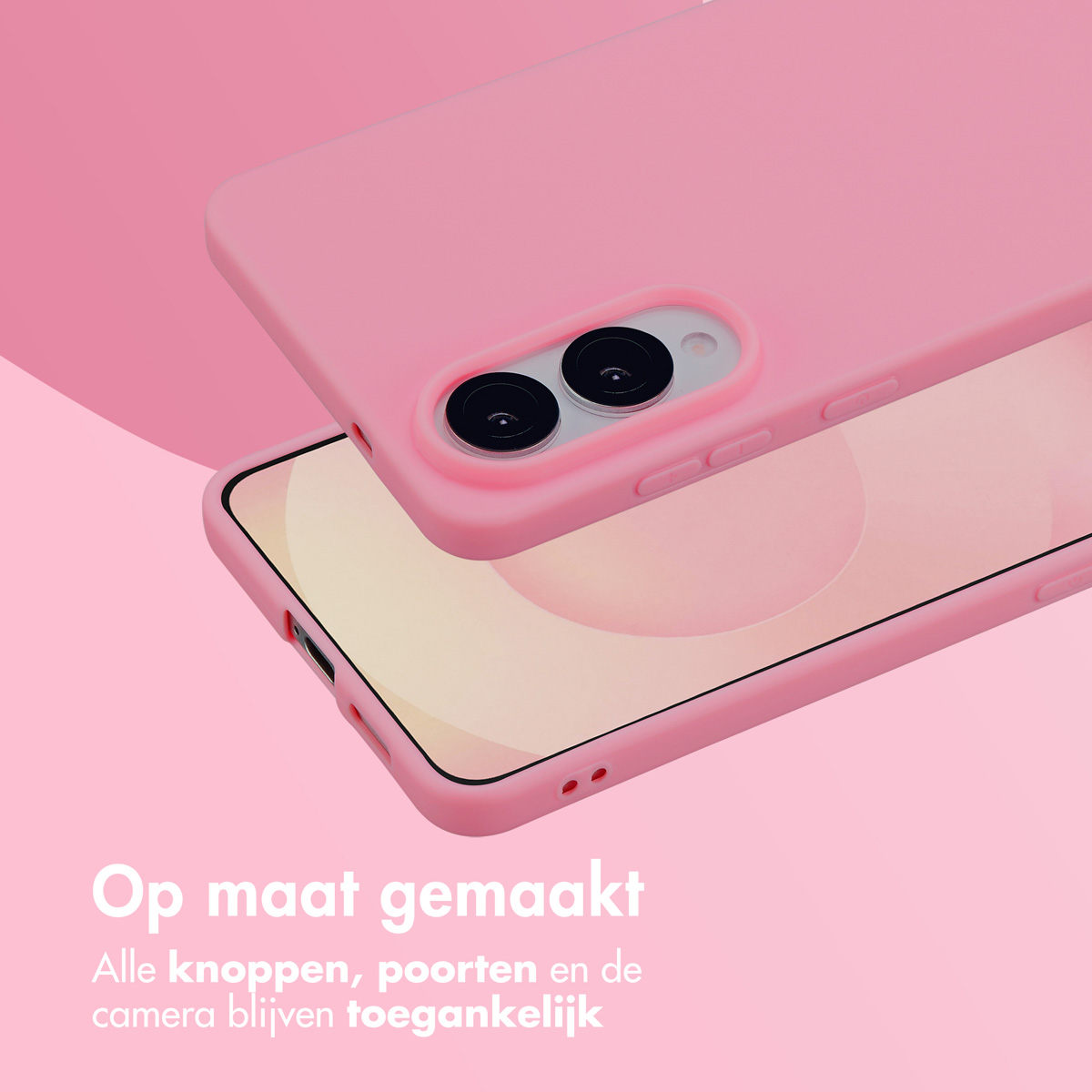 Roze telefoonhoes. Tekst: 'Op maat gemaakt'. De camera en poorten zijn toegankelijk.