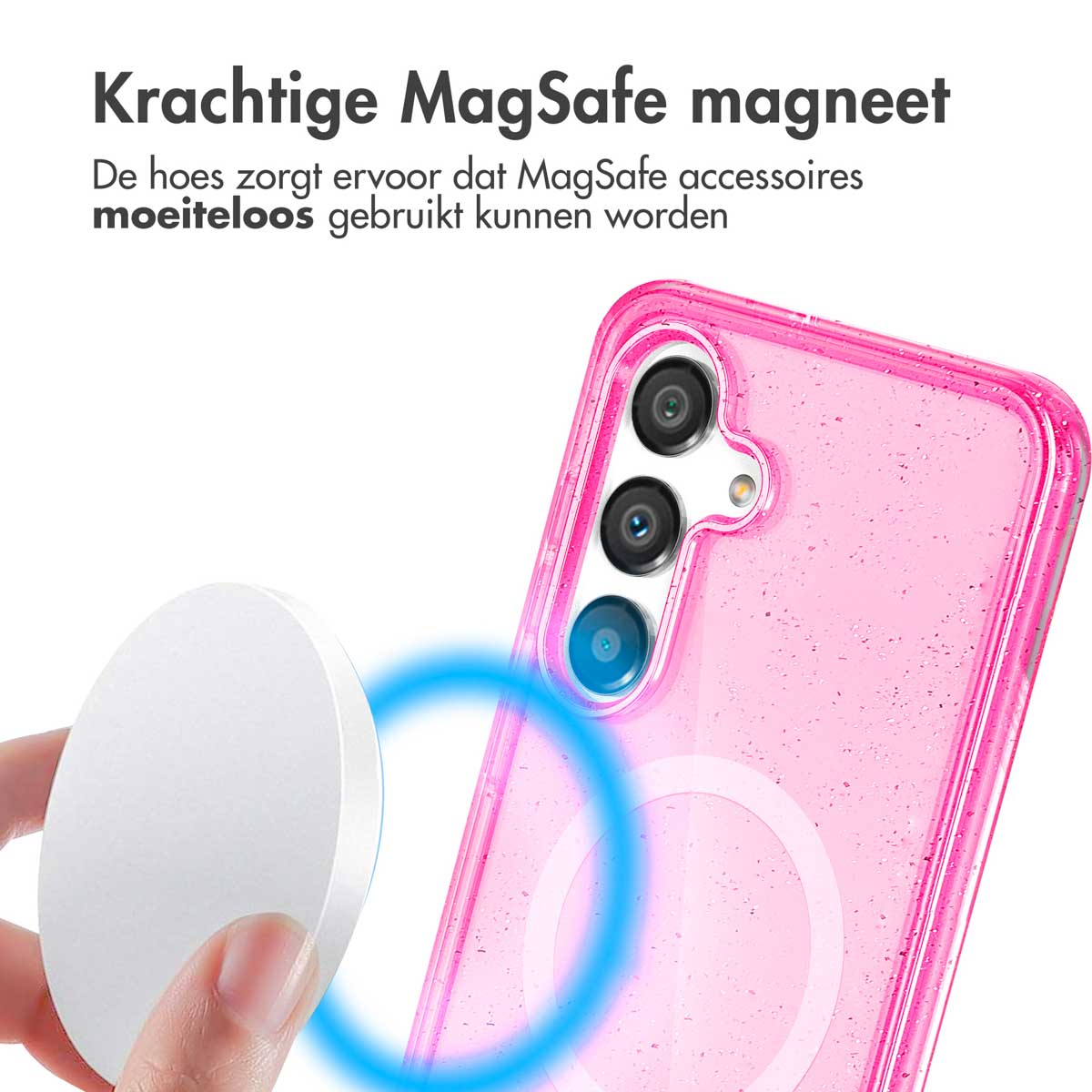 Une main tenant un chargeur MagSafe blanc près d'une coque de téléphone rose.