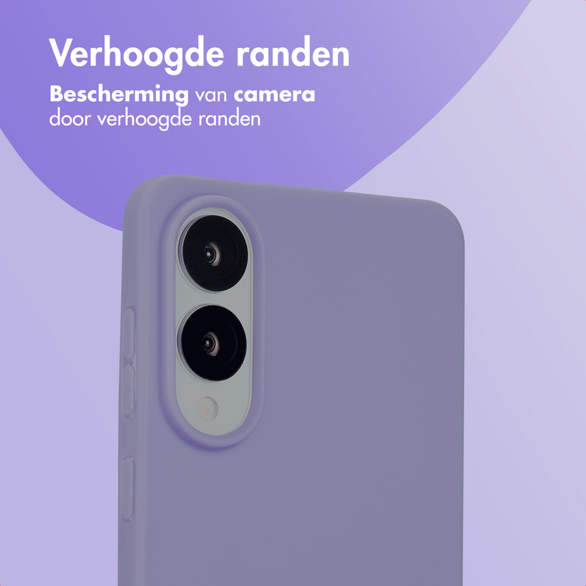 Een paarse telefoonhoes wordt getoond met een telefoon erin. De telefoon heeft zwarte cameralenzen en zijknoppen.