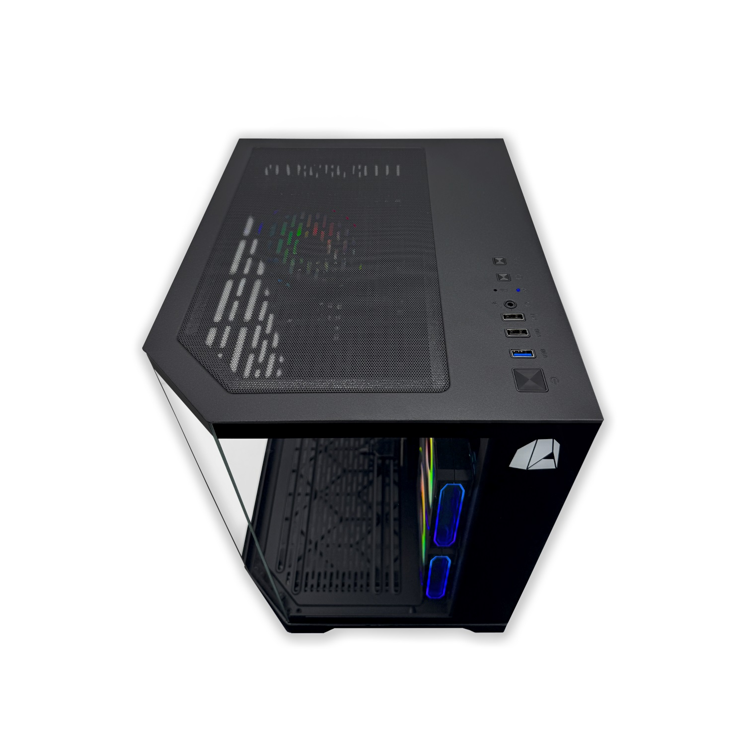 Czarna obudowa komputera z góry, pokazująca górę z wentylacją i szklany bok z komponentami.