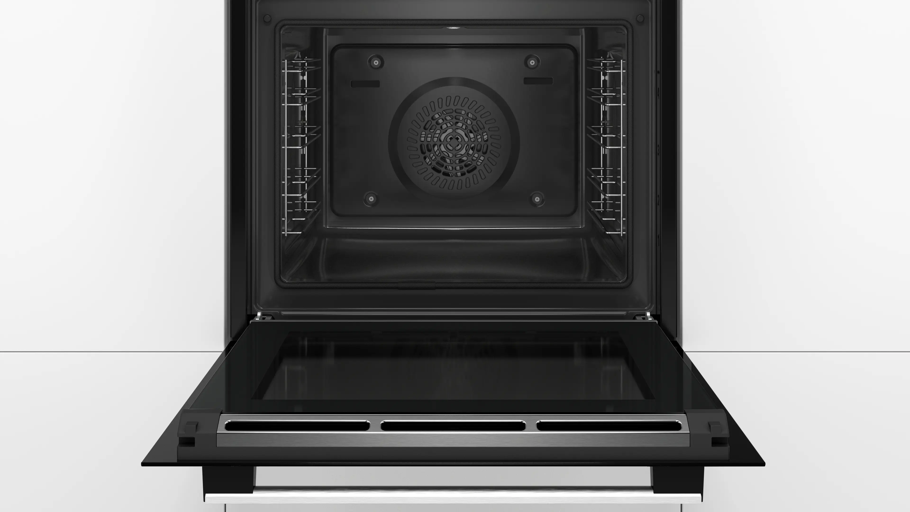 Vista interna di un forno aperto, con griglie e ventola. La porta a vetro è aperta.