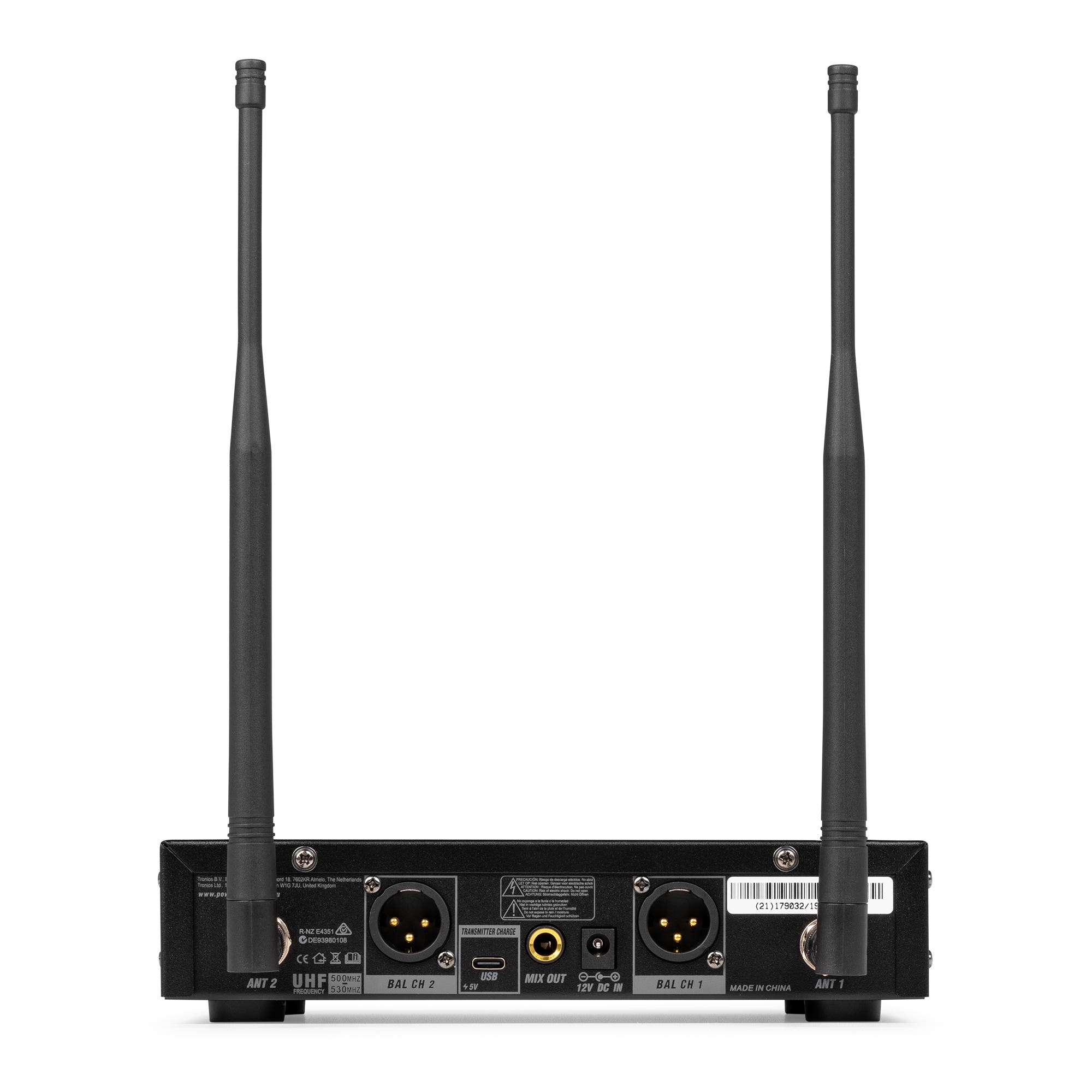 Achterkant van een zwart apparaat met twee antennes, diverse poorten en labels.