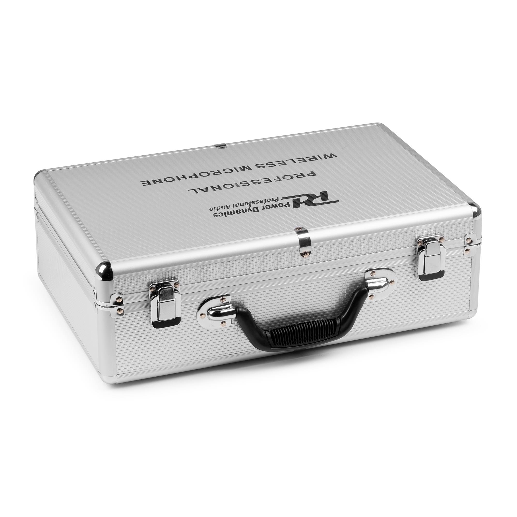 Gesloten zilveren koffer met het label 'WIRELESS MICROPHONE PROFESSIONAL AUDIO'.