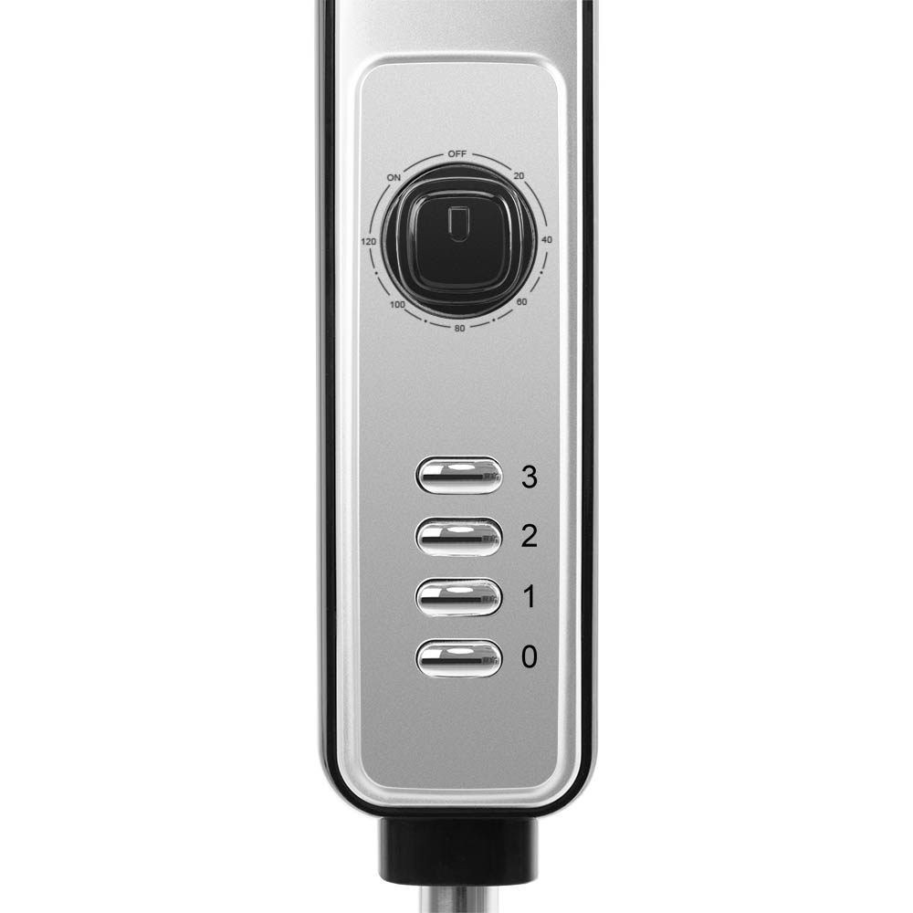 Zbliżenie na elementy sterowania wentylatorem, pokazujące ustawienia dla wyłączonego, 20, 40, 60, 80, 100 i 120.