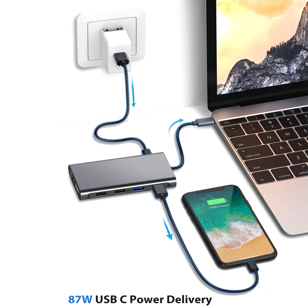 Ein Laptop, ein Telefon und ein grauer Hub, alle mit Strom versorgt und miteinander verbunden.
