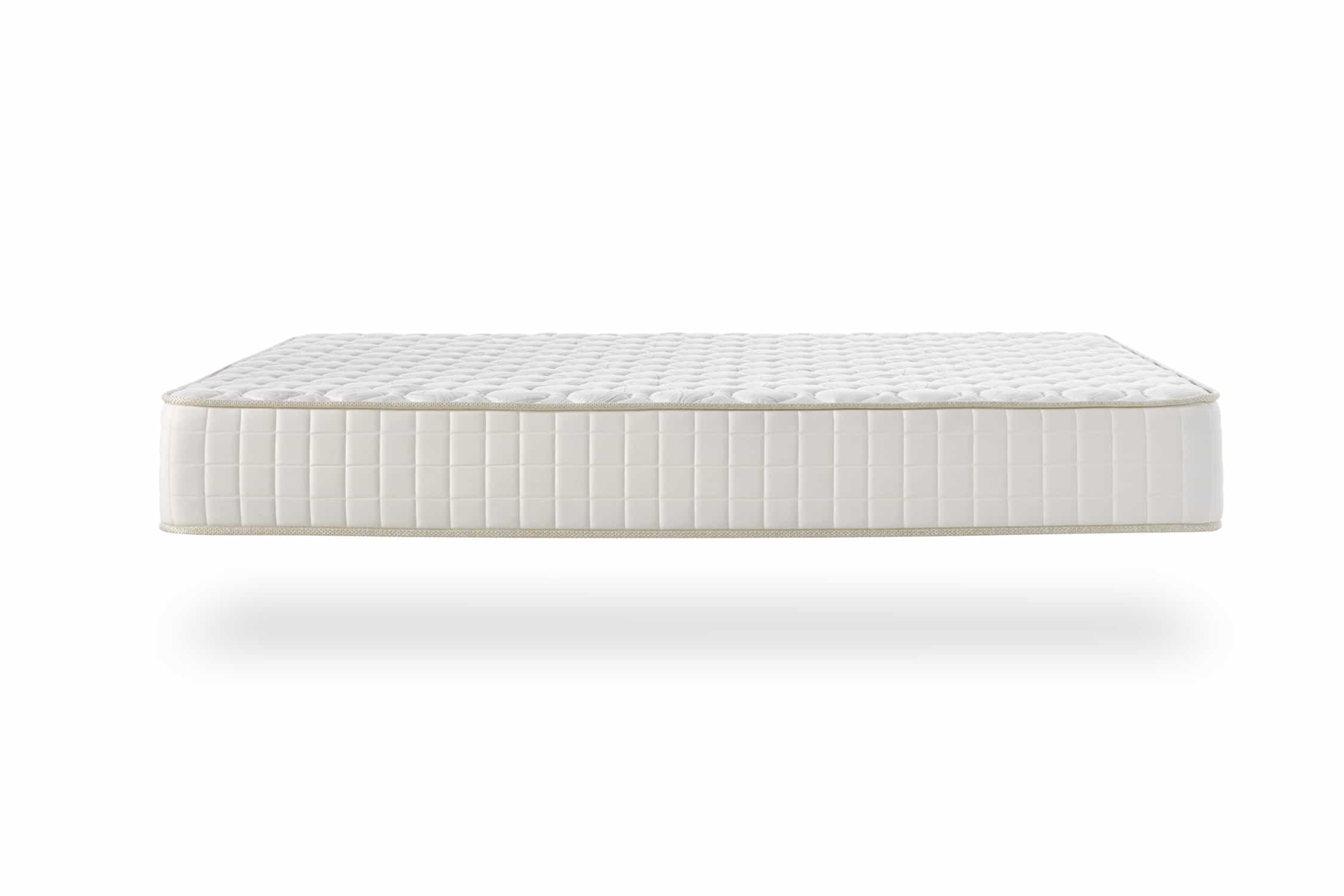 Un colchón blanco con borde beige. El fondo es blanco. El colchón está flotando.