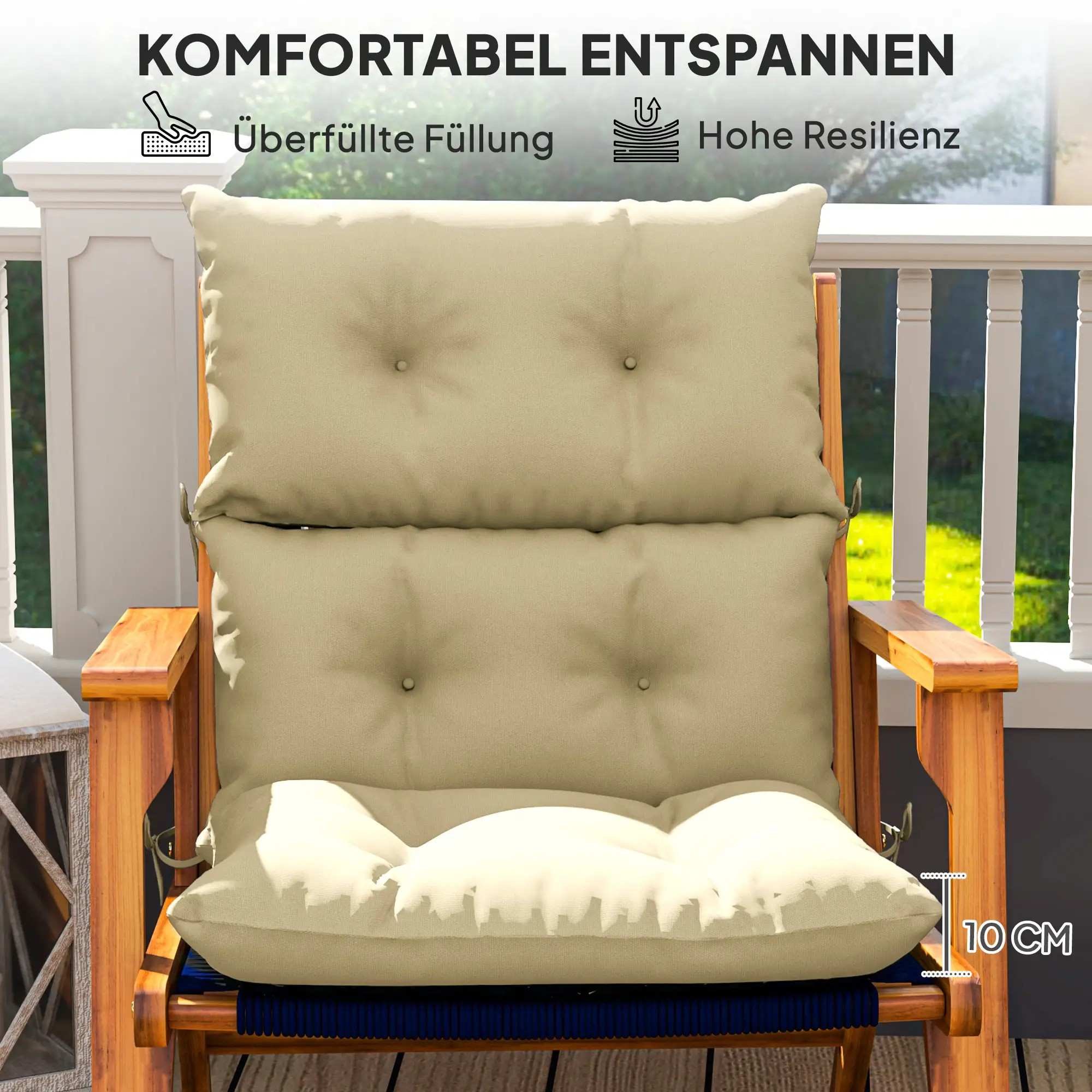 Beige Kissen auf einem Holzstuhl. Text lautet 'Komfortabel Entspannen'.
