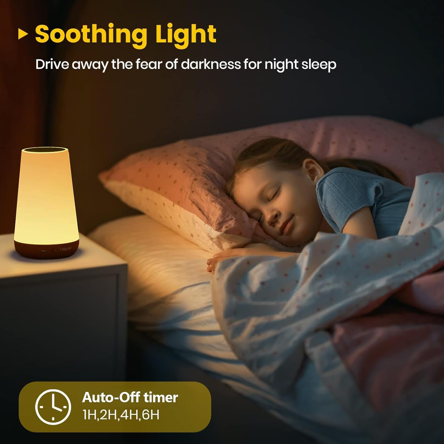 Ein Mädchen schläft im Bett neben einer Nachtlampe mit Timerfunktion, warm leuchtend.