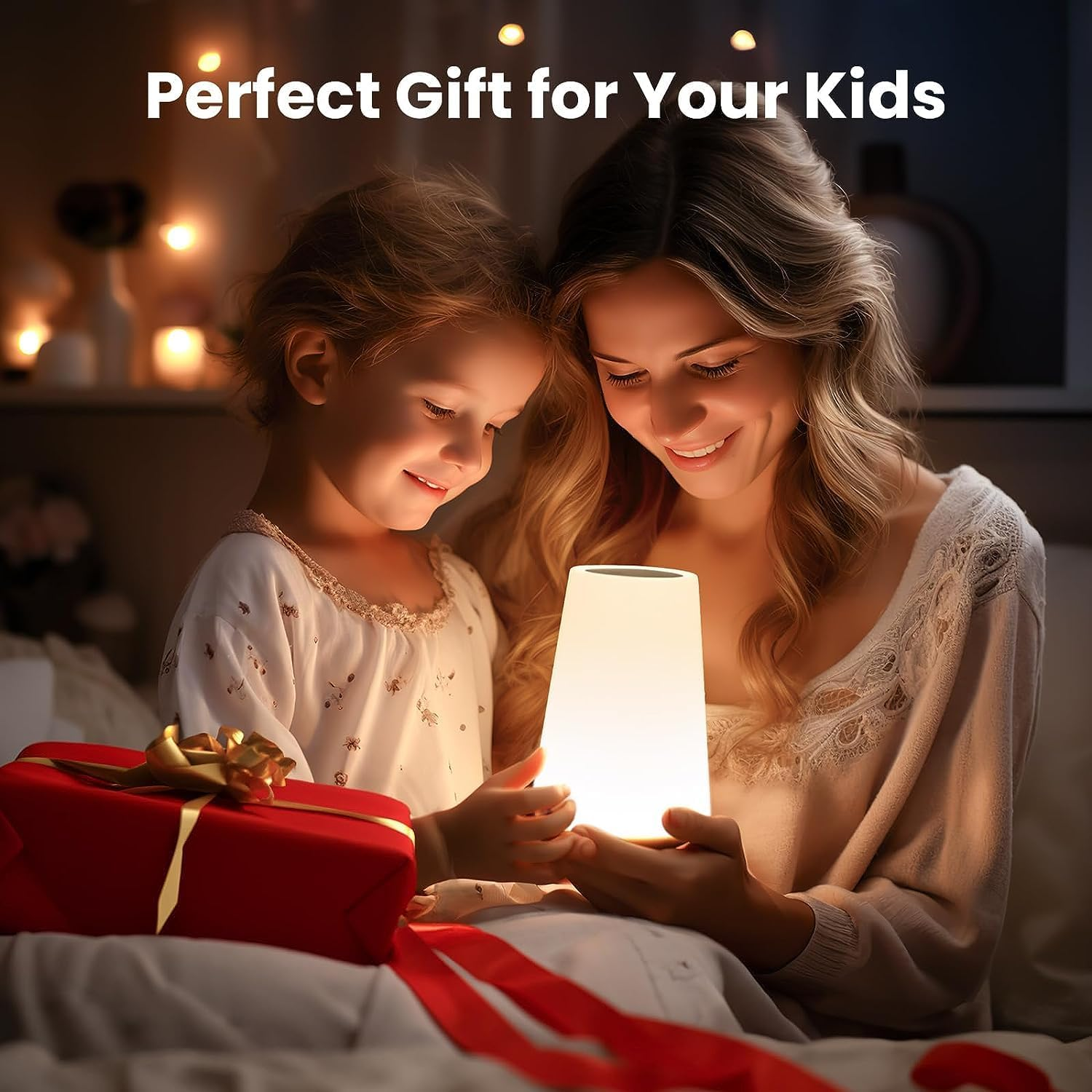 Mutter und Tochter halten eine weiße Nachtlampe, lächeln auf eine rote Geschenkbox.