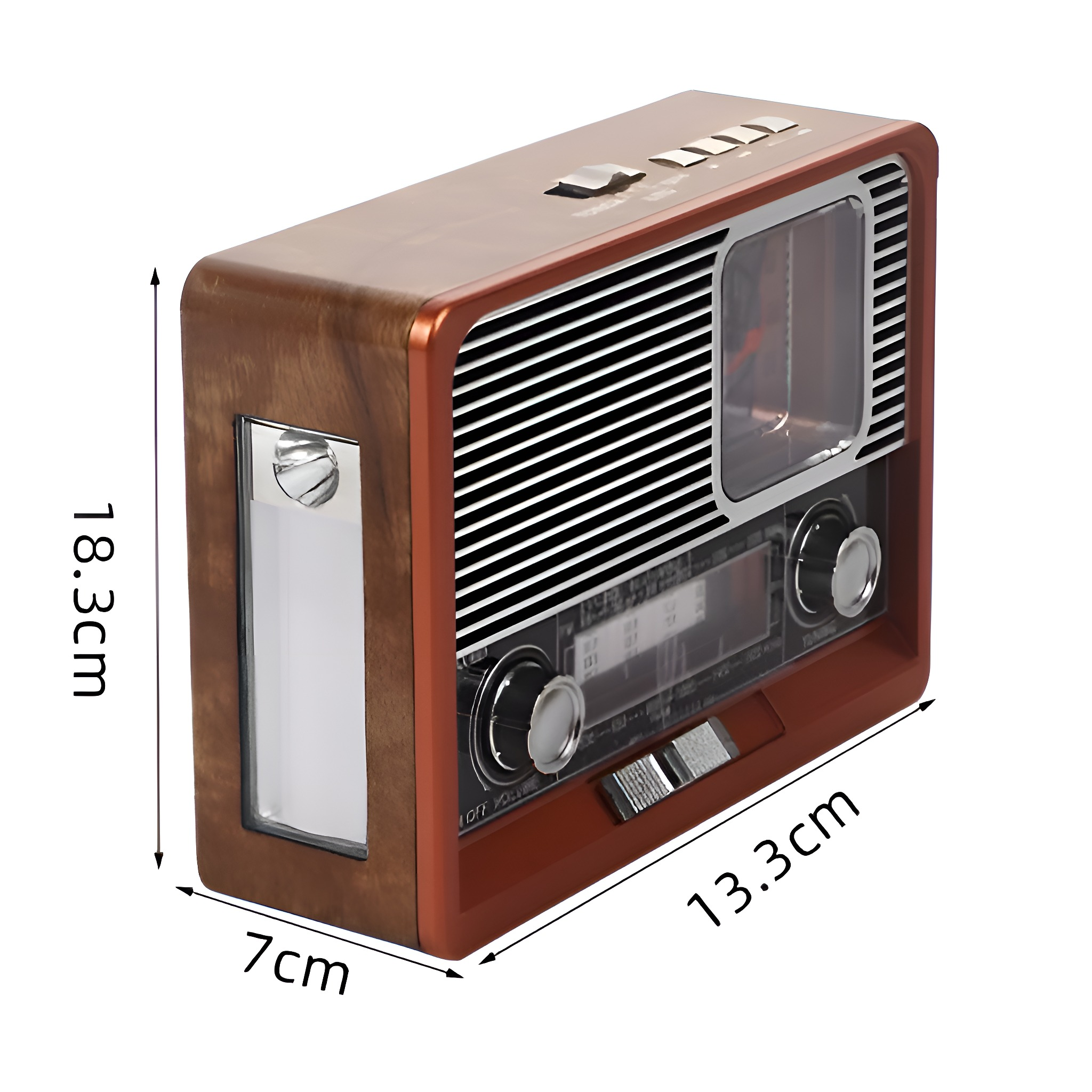 Braunes Radio mit den Maßen 18,3 cm x 13,3 cm x 7 cm, hat ein Zifferblatt, einen Lautsprechergrill und Abstimmknöpfe.