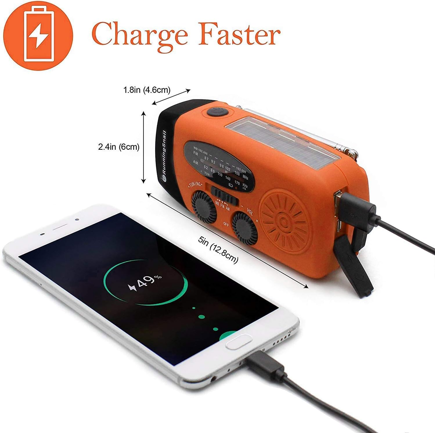 Ein oranges Notfallradio lädt ein Telefon auf. Abmessungen und Ladezeit werden gezeigt.
