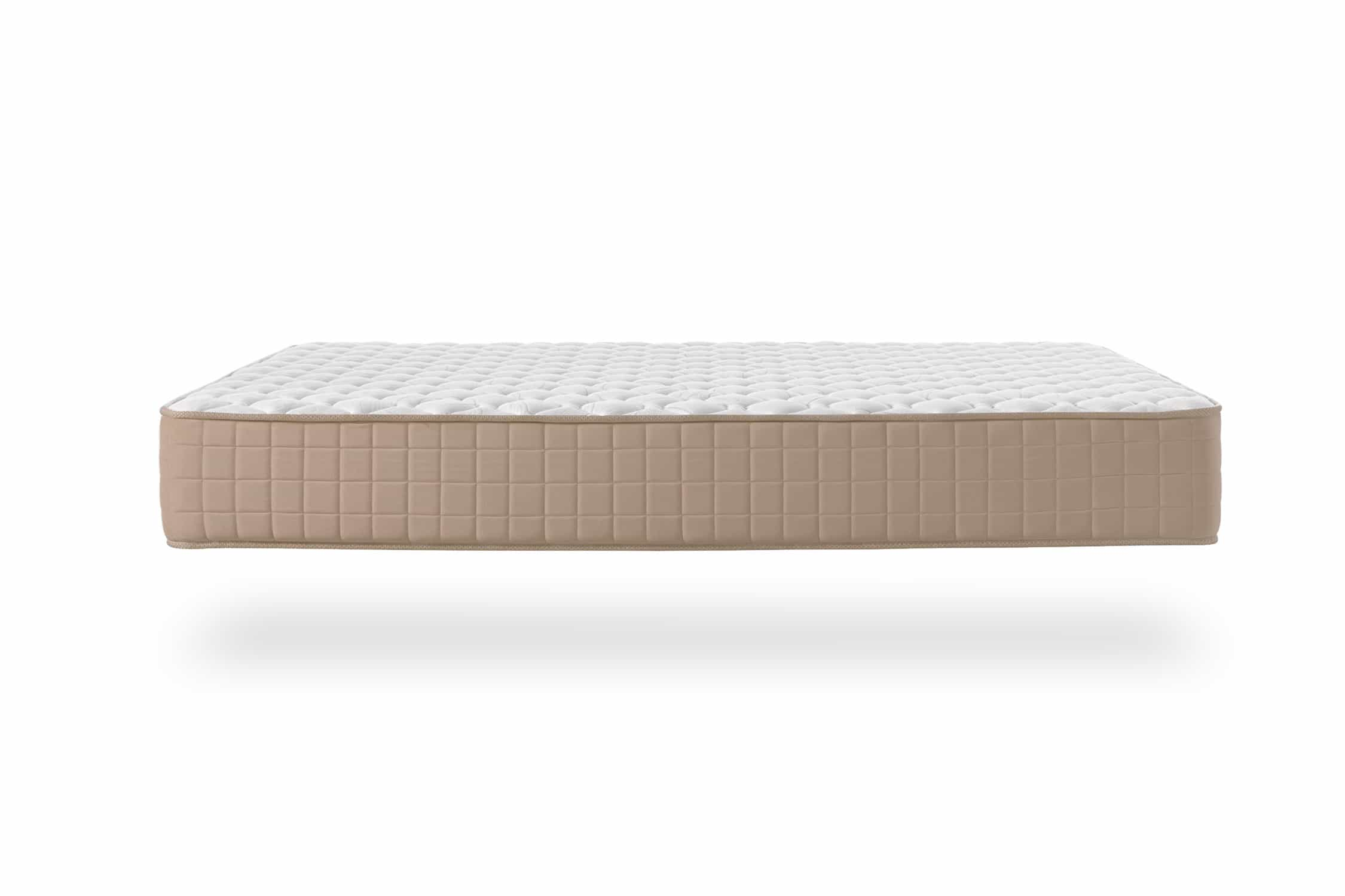 Un colchón beige con borde beige, flotando sobre un fondo blanco.