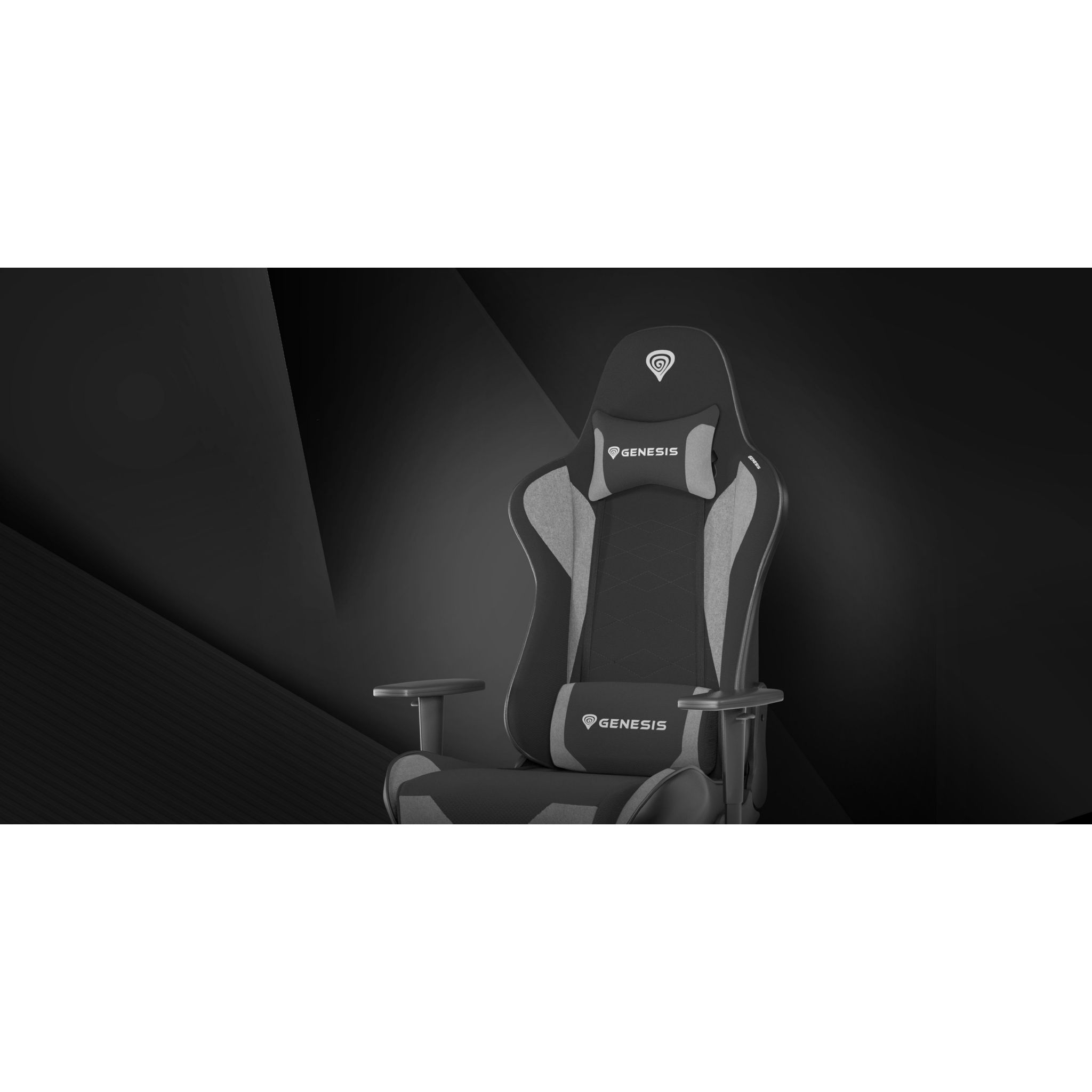 Silla de gaming negra y gris en un entorno oscuro, con el logotipo de Genesis visible.