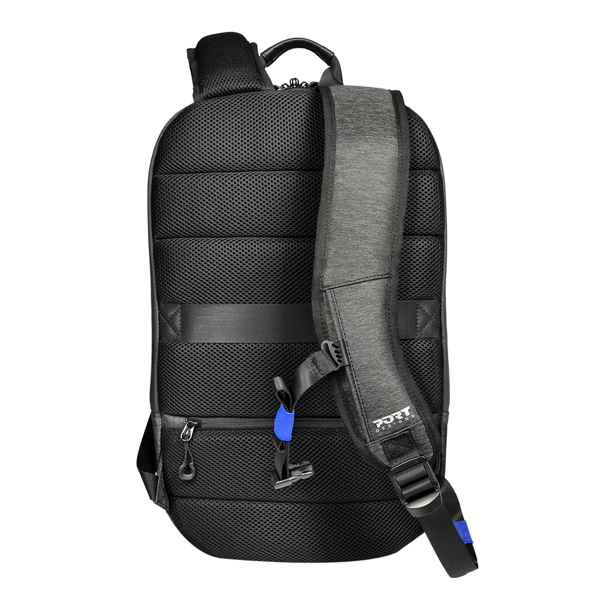 Schwarzer Rucksackrücken mit Netz, Trägern und blauer Schnalle.