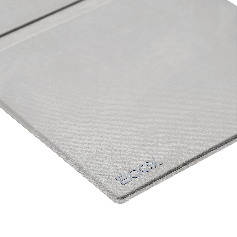 Nahaufnahme einer hellgrauen Boox Tablet-Hülle. Das Boox-Logo ist in der Ecke sichtbar.