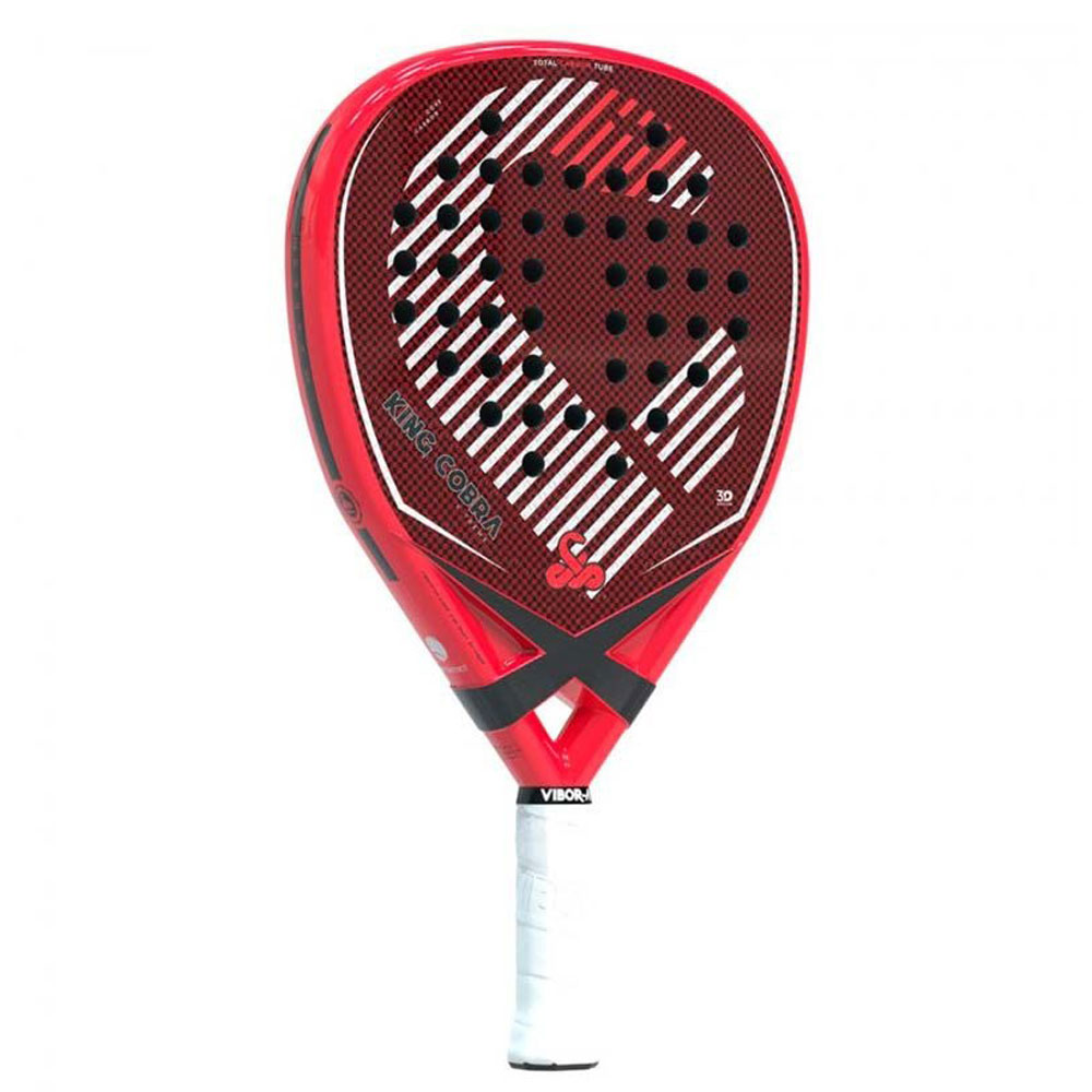 Raqueta de pádel King Cobra roja con mango blanco y detalles negros. El diseño tiene rayas blancas.