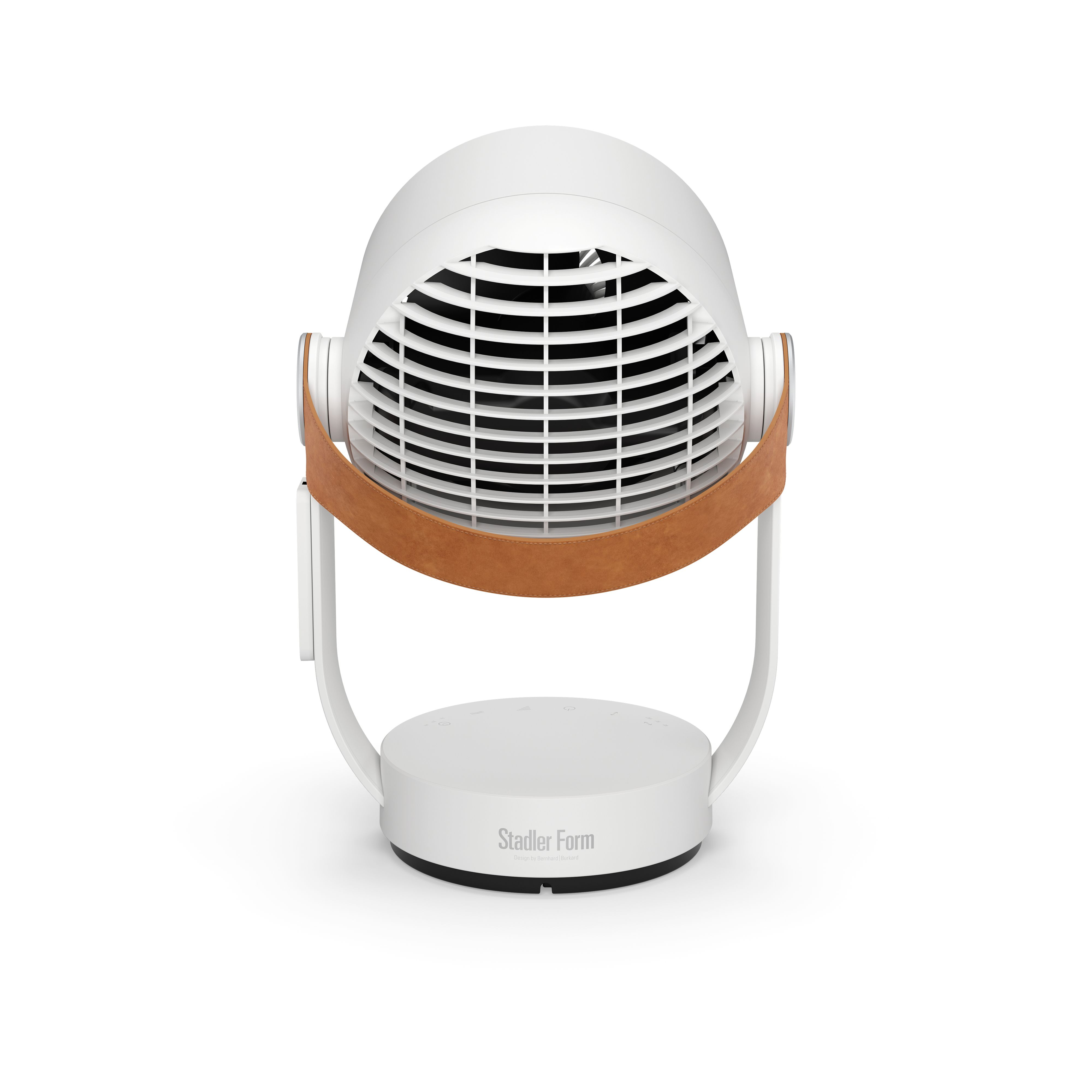 Ein weißer Ventilator mit Lederriemen. Der Ventilator hat schwarze Blätter und steht auf weißem Sockel. Stadler Form Logo.