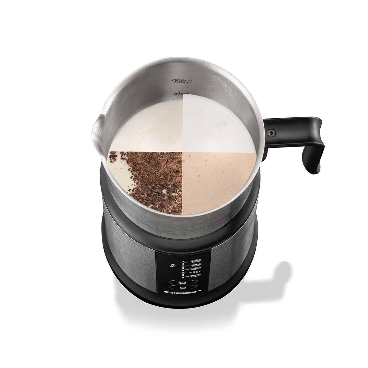 Spieniacz do mleka z mlekiem i czekoladą. Widok z góry na mleko i czekoladę w spieniaczu.