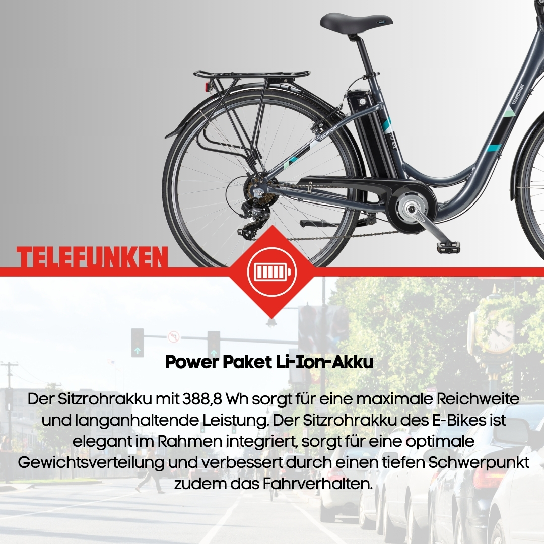 E-Bike mit Stadt-Hintergrund. Text-Overlay zeigt Batterieinformationen. Autos und Gebäude sind sichtbar.