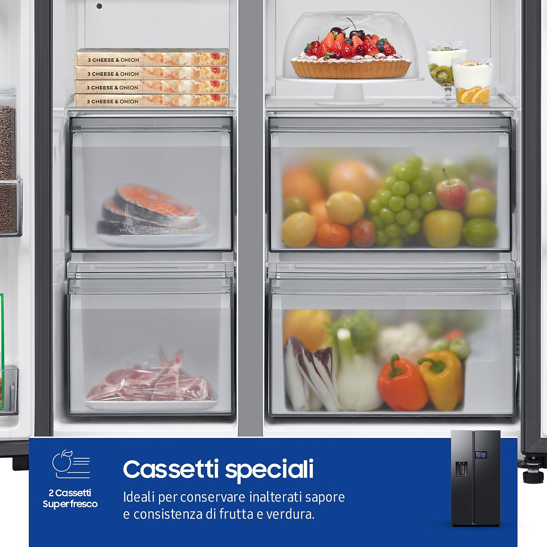 Kühlschrankinnenraum mit Lebensmitteln. Schubladen mit Obst, Gemüse und verpackten Lebensmitteln. Kühlschranktür sichtbar.