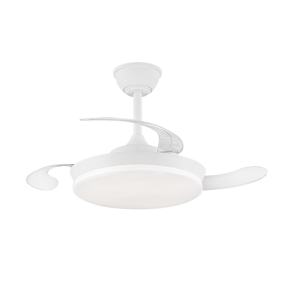 Ventilador de techo blanco con aspas extendidas. Vástago y aspas curvas blancos. Luz integrada.