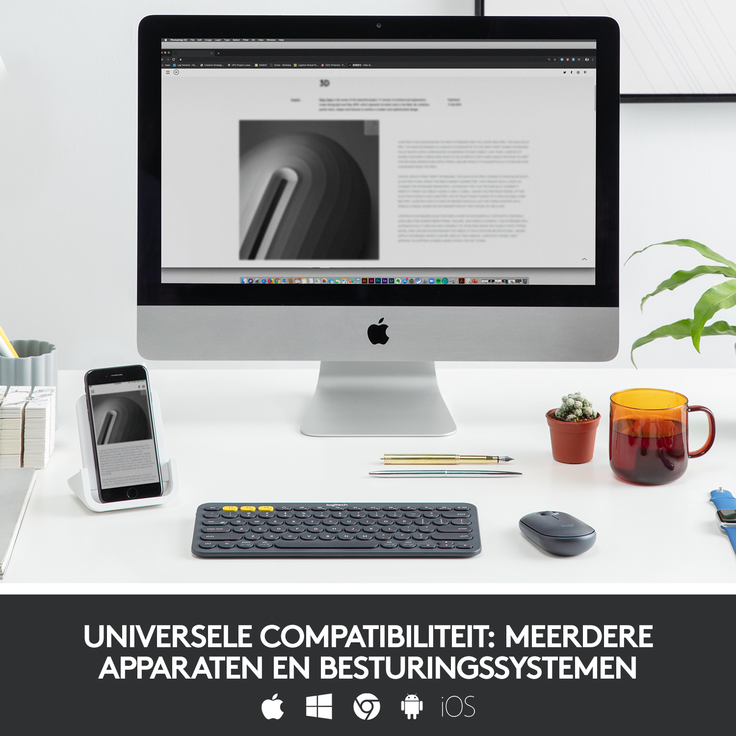 Bureau met iMac, telefoon, toetsenbord, muis, mok en plant. Tekst: 'UNIVERSAL COMPATIBILITY'.