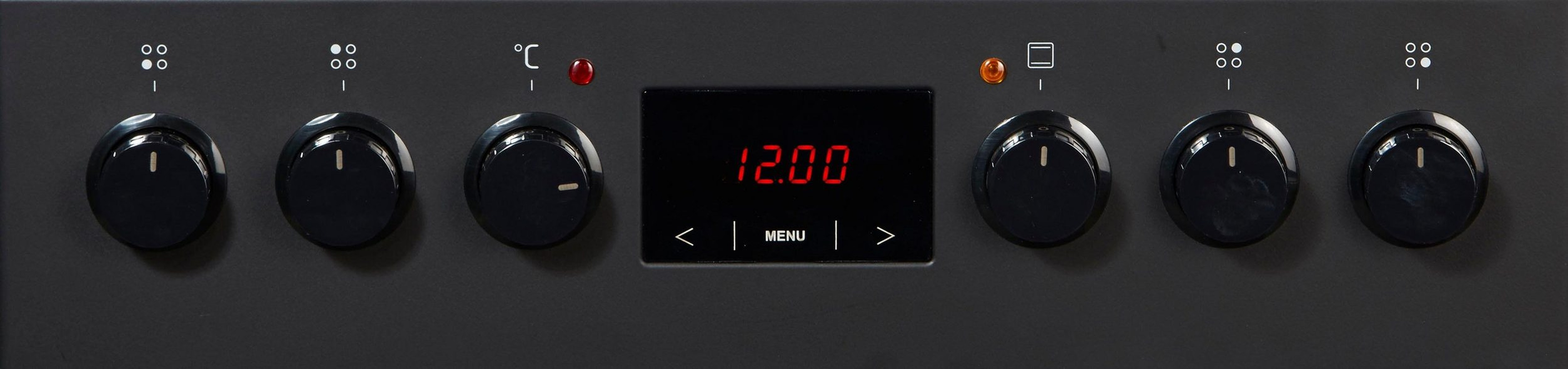 Backofen-Bedienfeld mit Knöpfen, Digitalanzeige mit 12:00 und Kontrollleuchten.