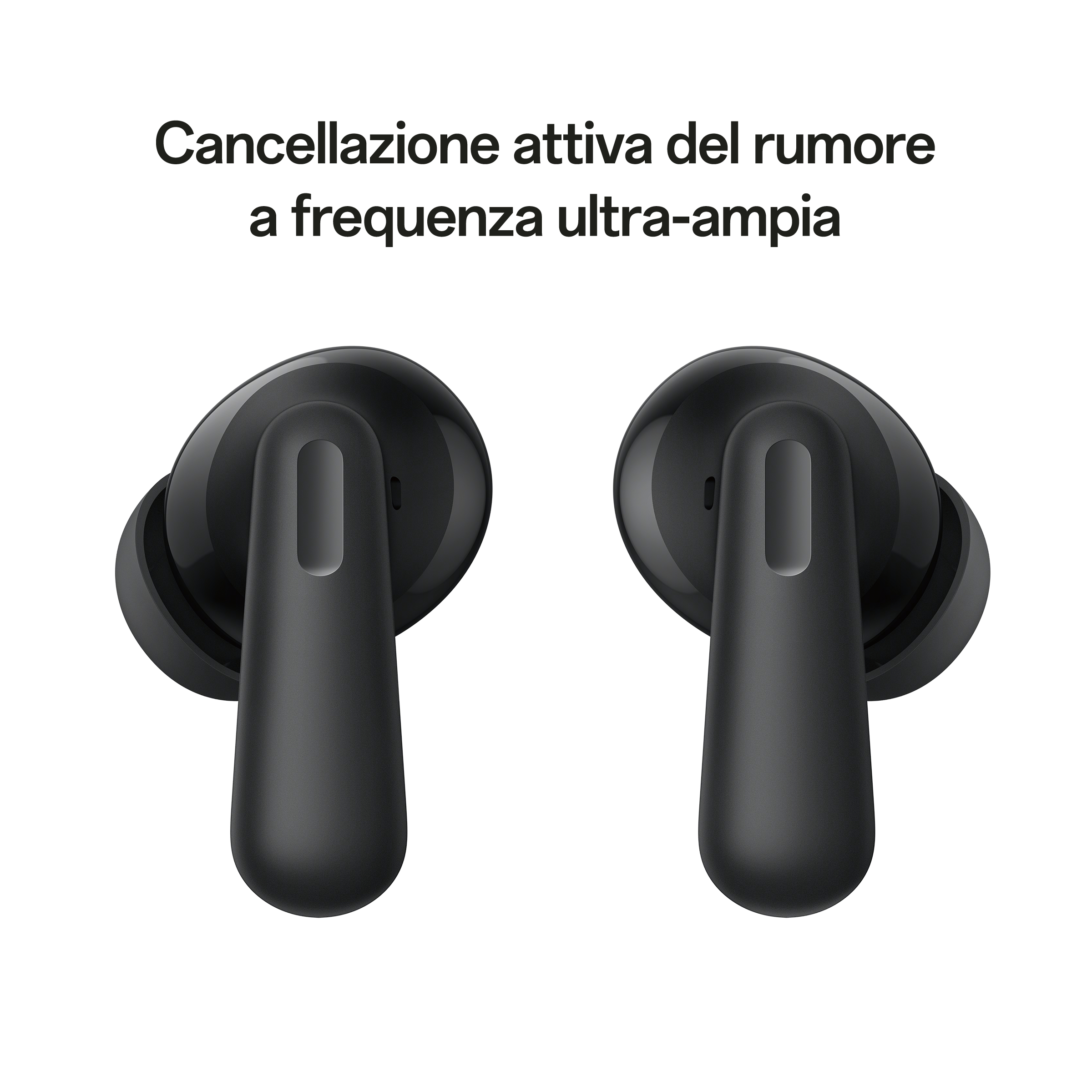 Auricolari neri, due, con testo sopra. Sfondo bianco.