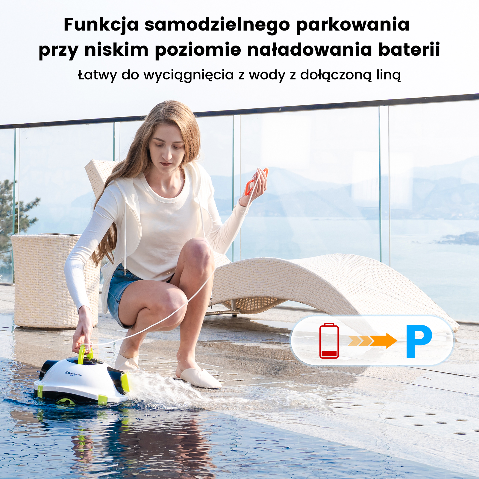 Kobieta i odkurzacz basenowy. Odkurzacz ma symbol baterii ze strzałką do litery P.