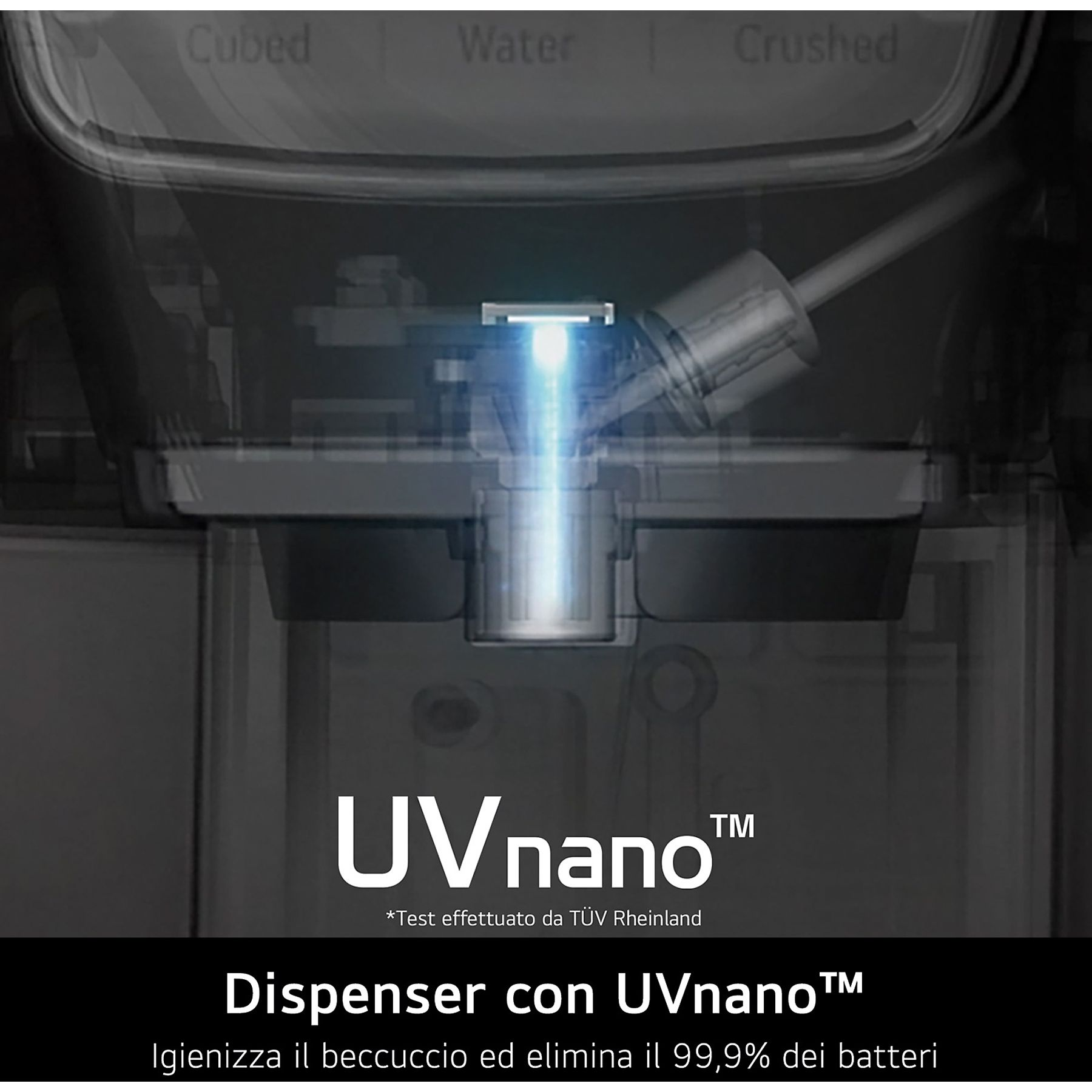 Część maszyny ze słowami UVnano, dozownik i woda. Tło jest ciemne.