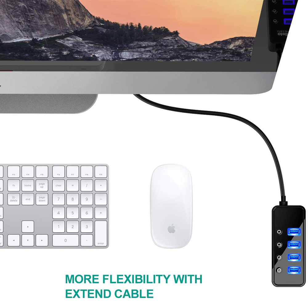 Ein Computermonitor, Tastatur, Maus und ein USB-Hub mit Kabel, auf weißer Oberfläche.