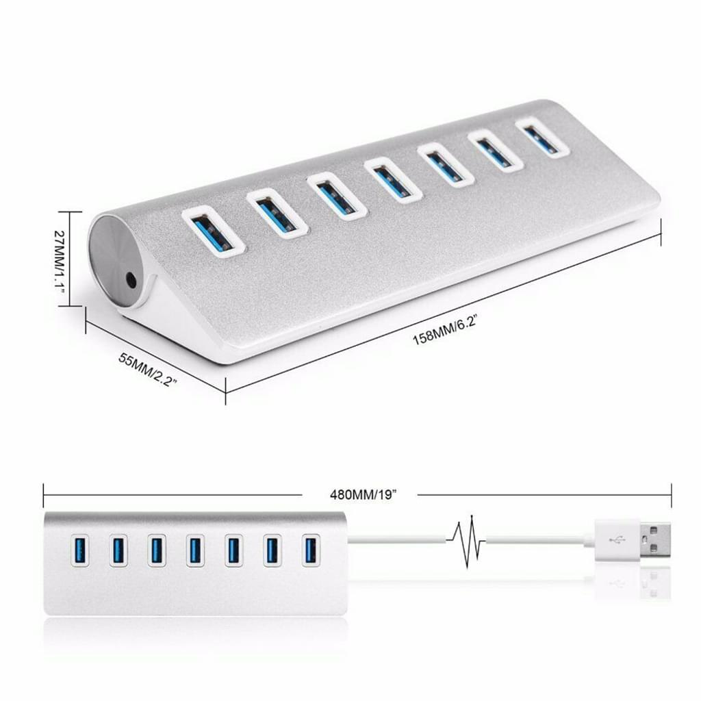 USB-Hub mit sieben Anschlüssen. Abmessungen gezeigt. Silberner Hub mit blauen USB-Anschlüssen. Weißes Kabel.
