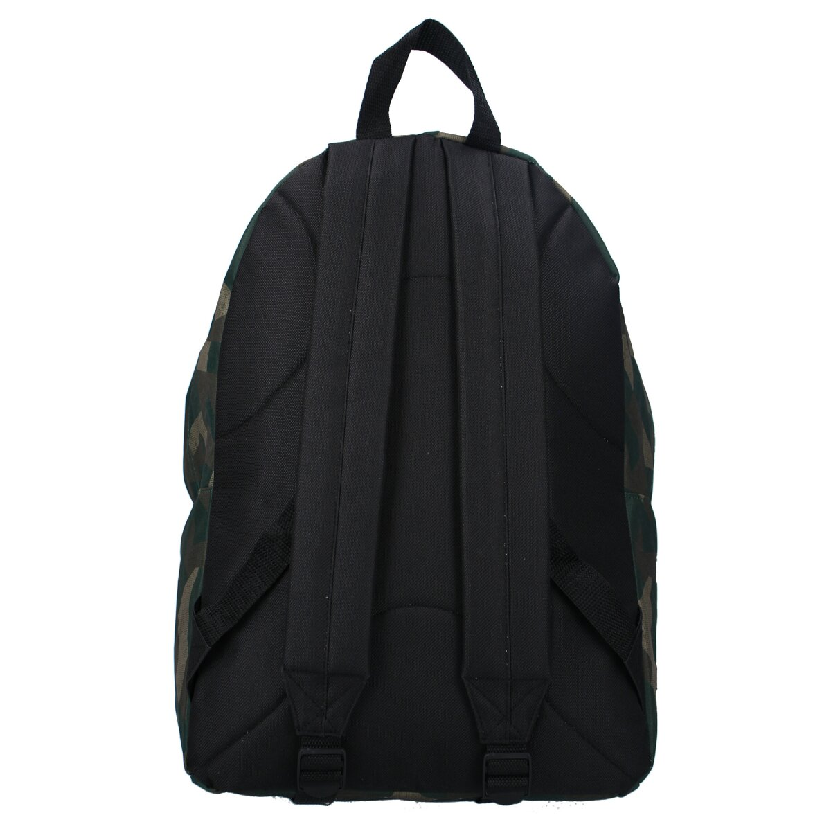 Rückseite eines grünen Tarnrucksacks. Schwarze Träger und das Markenetikett unten.