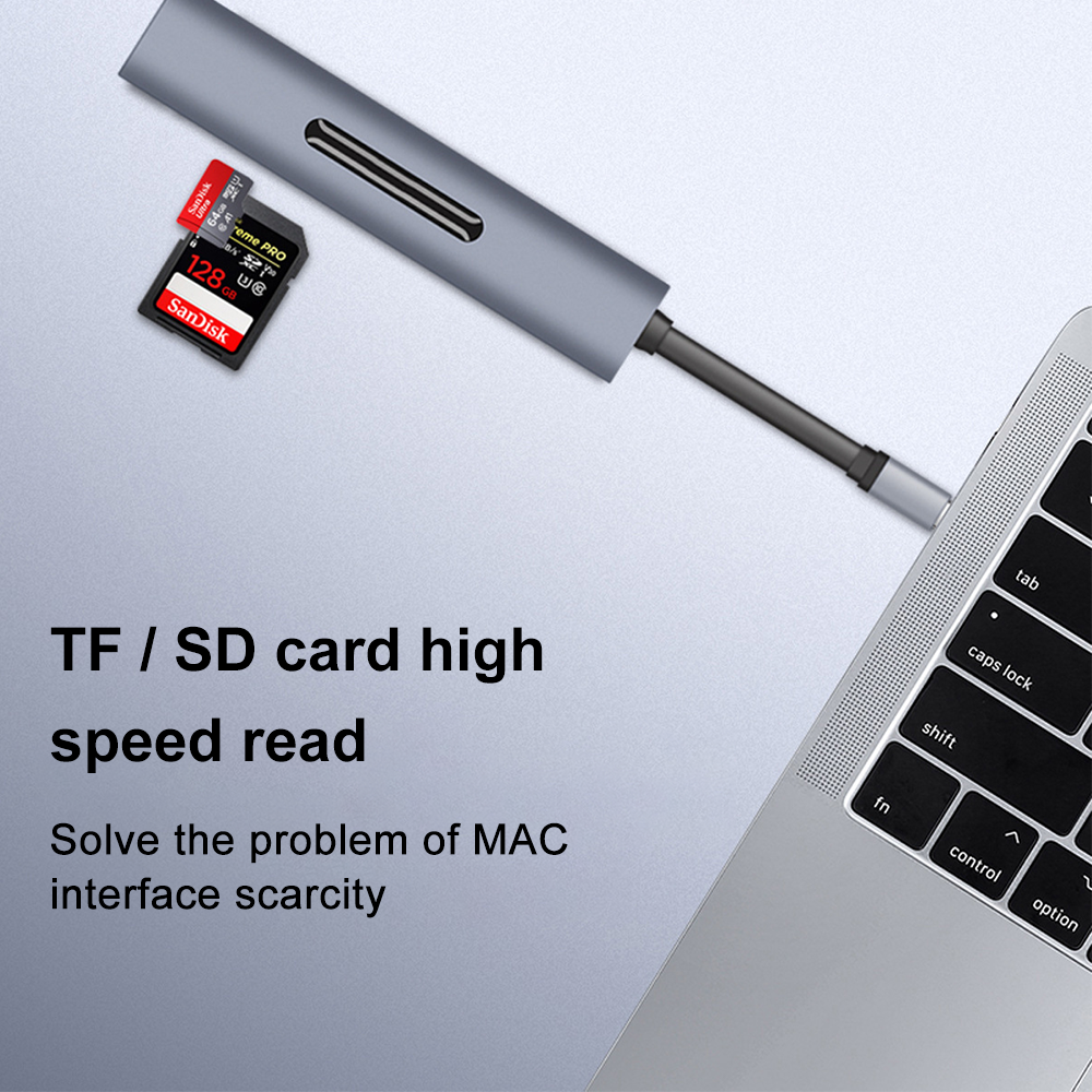 Ein grauer USB-C-Hub mit SD-Karte und einer Sandisk-Speicherkarte.