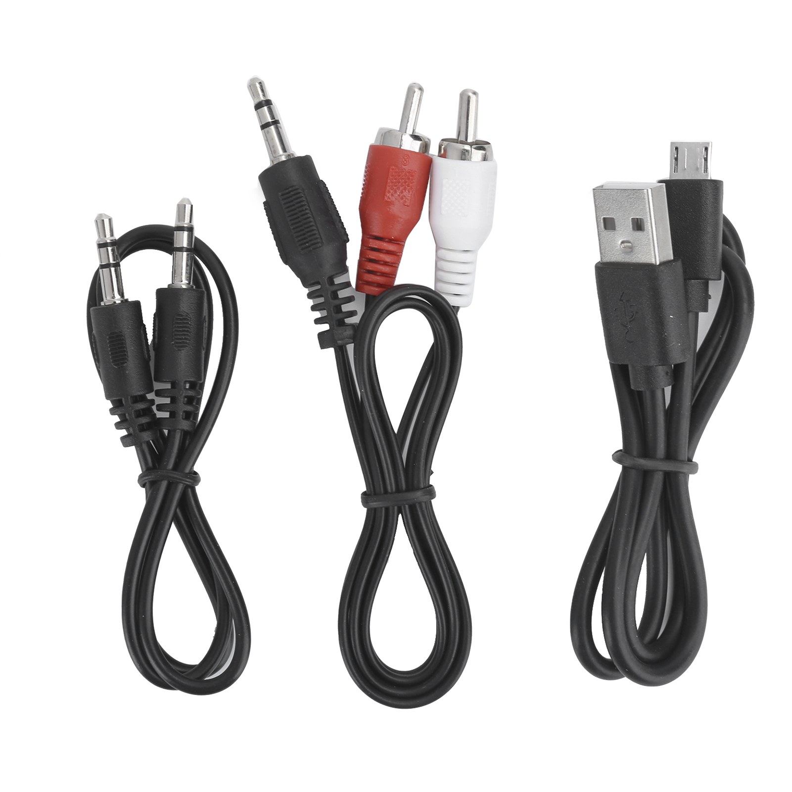 Nahaufnahme von drei schwarzen Kabeln mit verschiedenen Anschlüssen, darunter Audiobuchsen und USB.