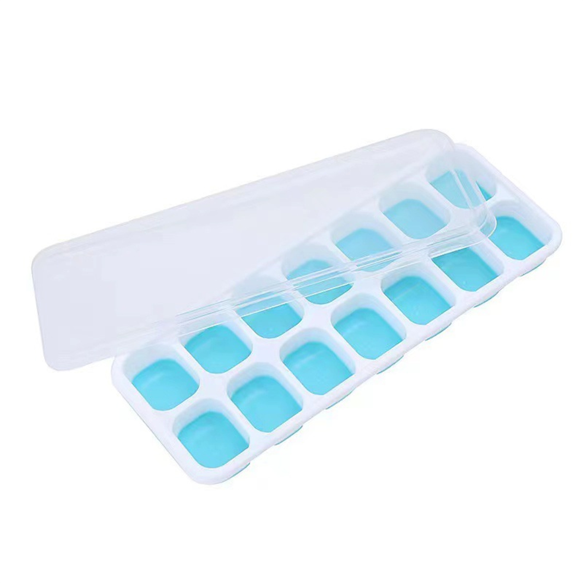 Eine transparente Eiswürfelform mit blauen quadratischen Formen. Ein durchsichtiger Deckel.