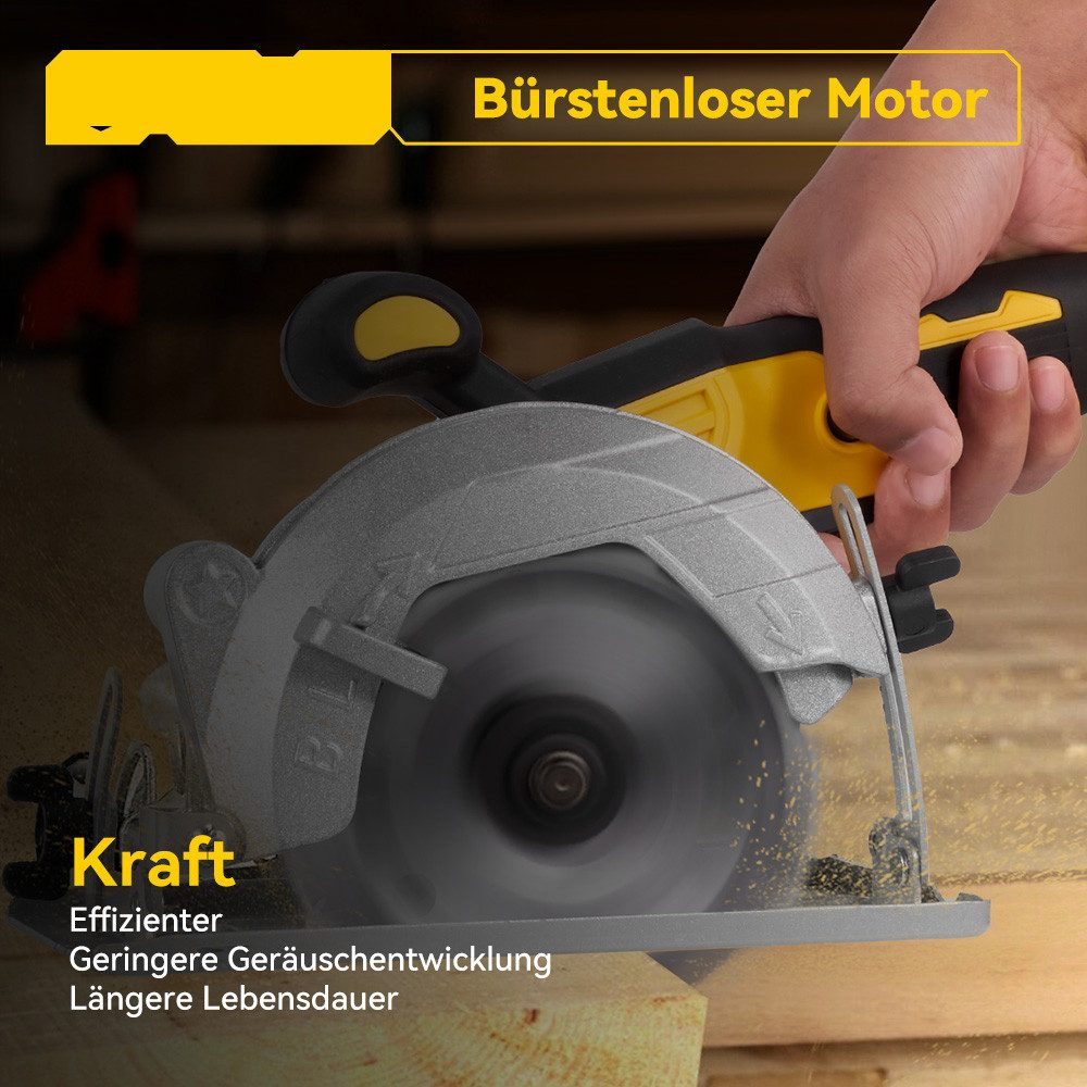 Eine Person hält eine Kreissäge und schneidet ein Holzbrett. Sägemehl fliegt.