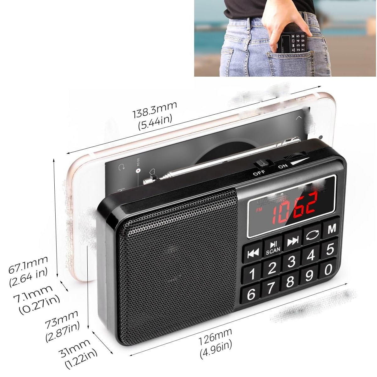 Ein kleines schwarzes Radio neben einem Smartphone mit Maßangaben und eine Hosentasche im Eck.