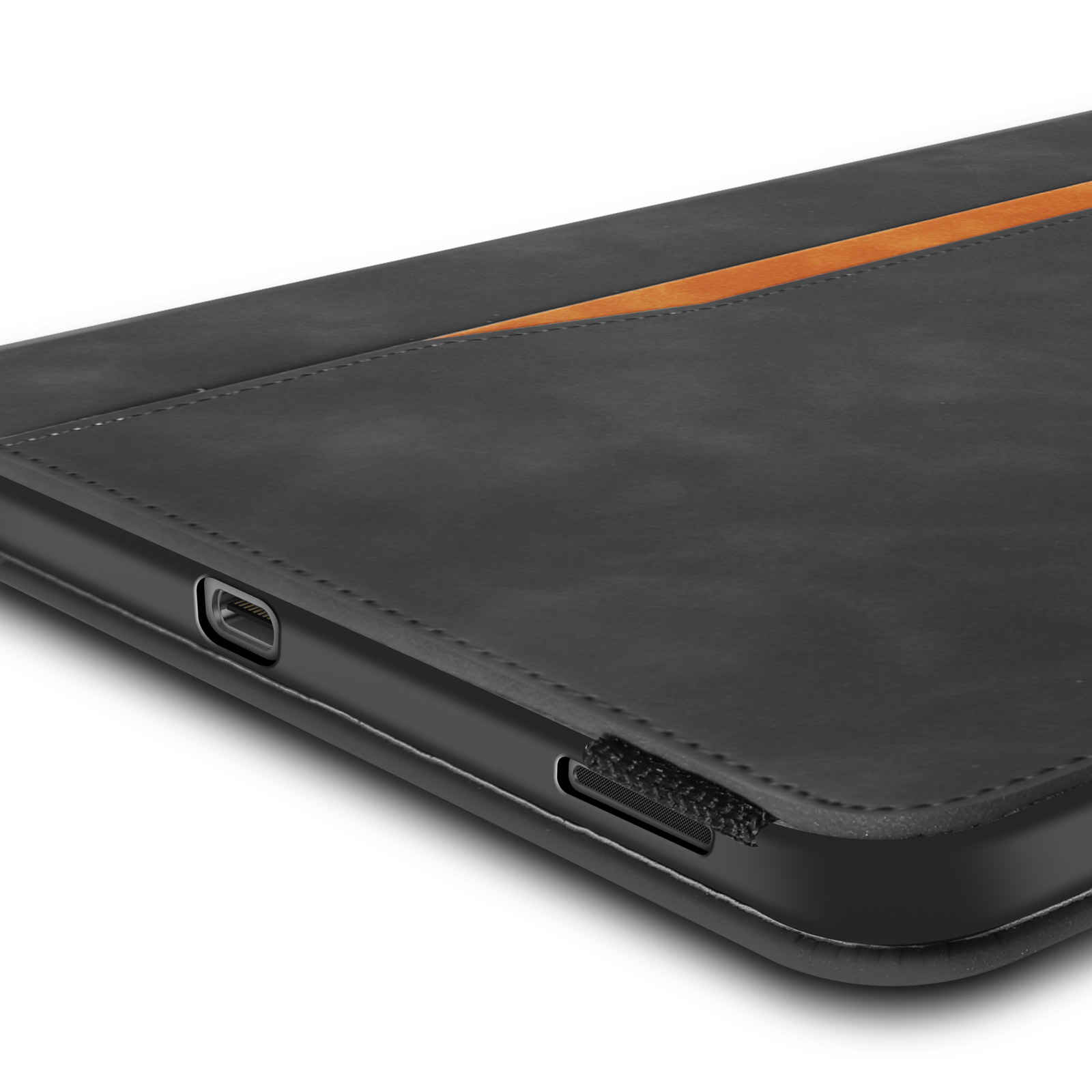 Primo piano di una custodia per tablet nera e marrone, il bordo mostra una porta.