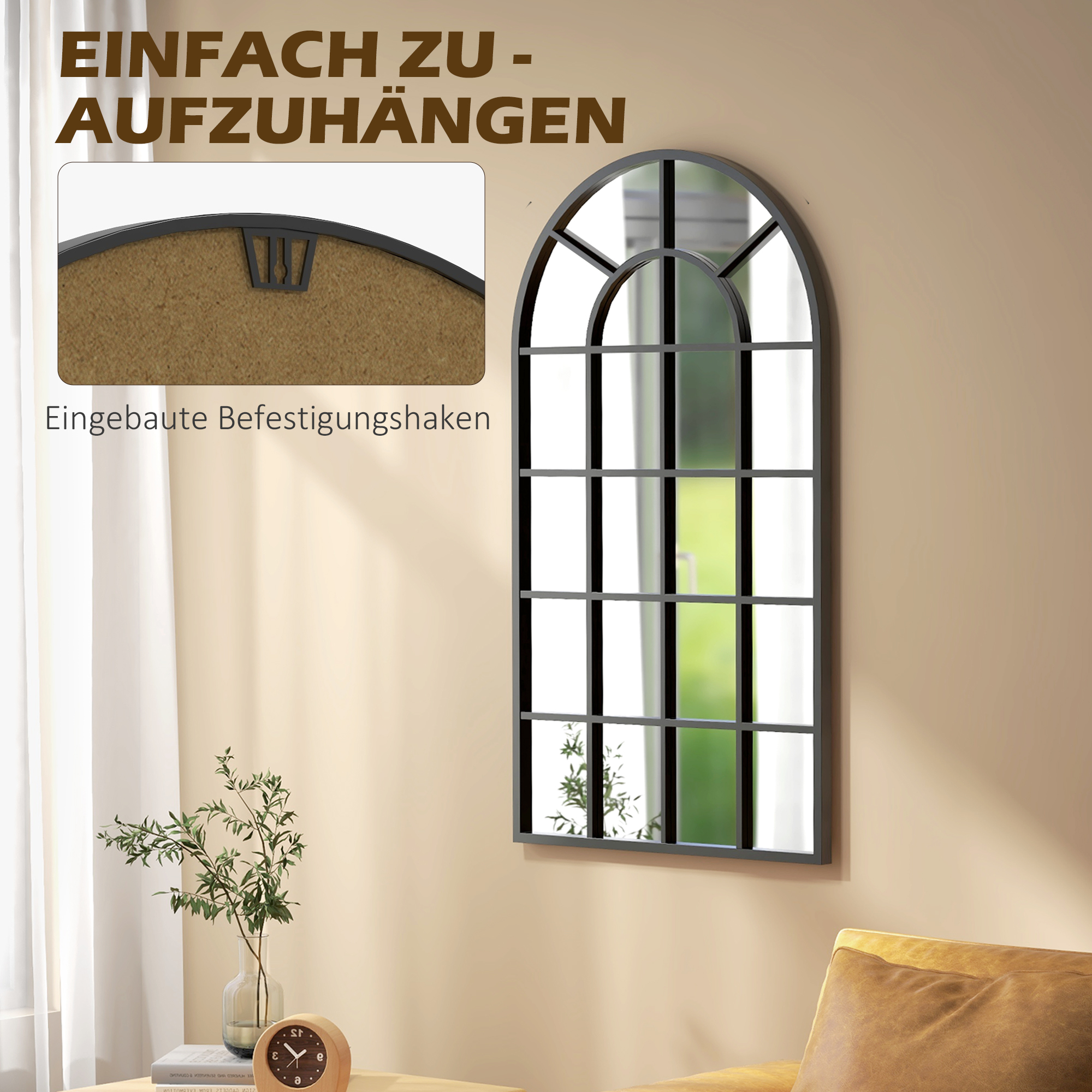 Spiegel mit schwarzem Rahmen, gewölbte Oberseite. Beige Wand. Kleine Uhr, Pflanze auf dem Tisch.