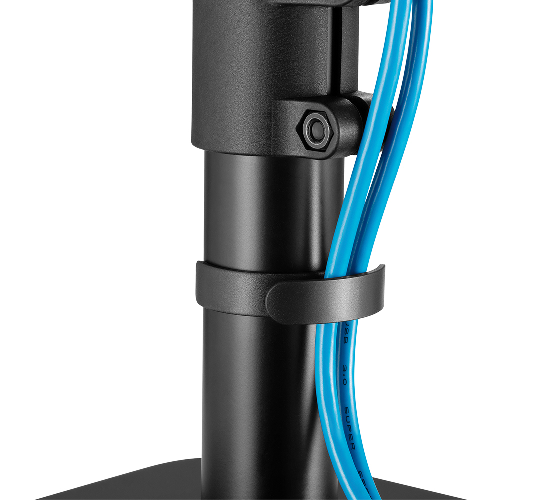 Schwarze Stange mit befestigten blauen Kabeln, befestigt durch eine Klemme und Schraube. Die Kabel sind hellblau.