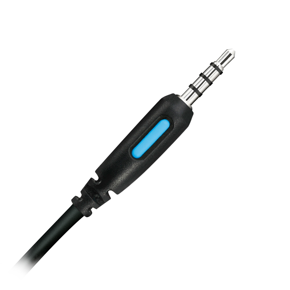 Close-up van een zwarte 3,5 mm audio jack met een blauw accent op een witte achtergrond.